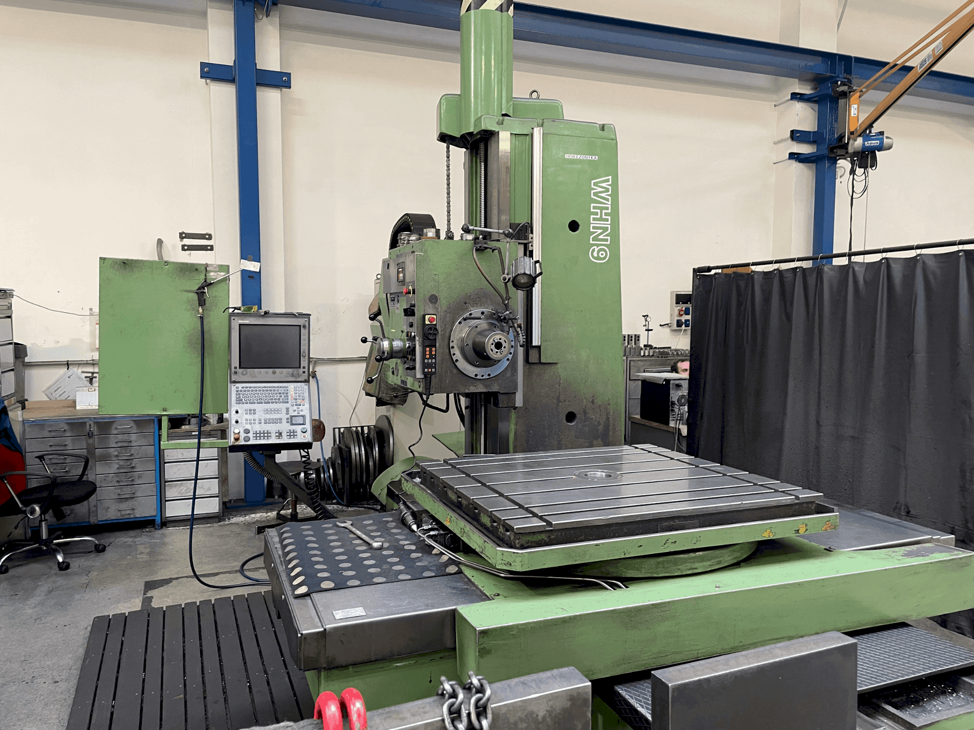 Вид станка TOS WHN 9B NC  спереди