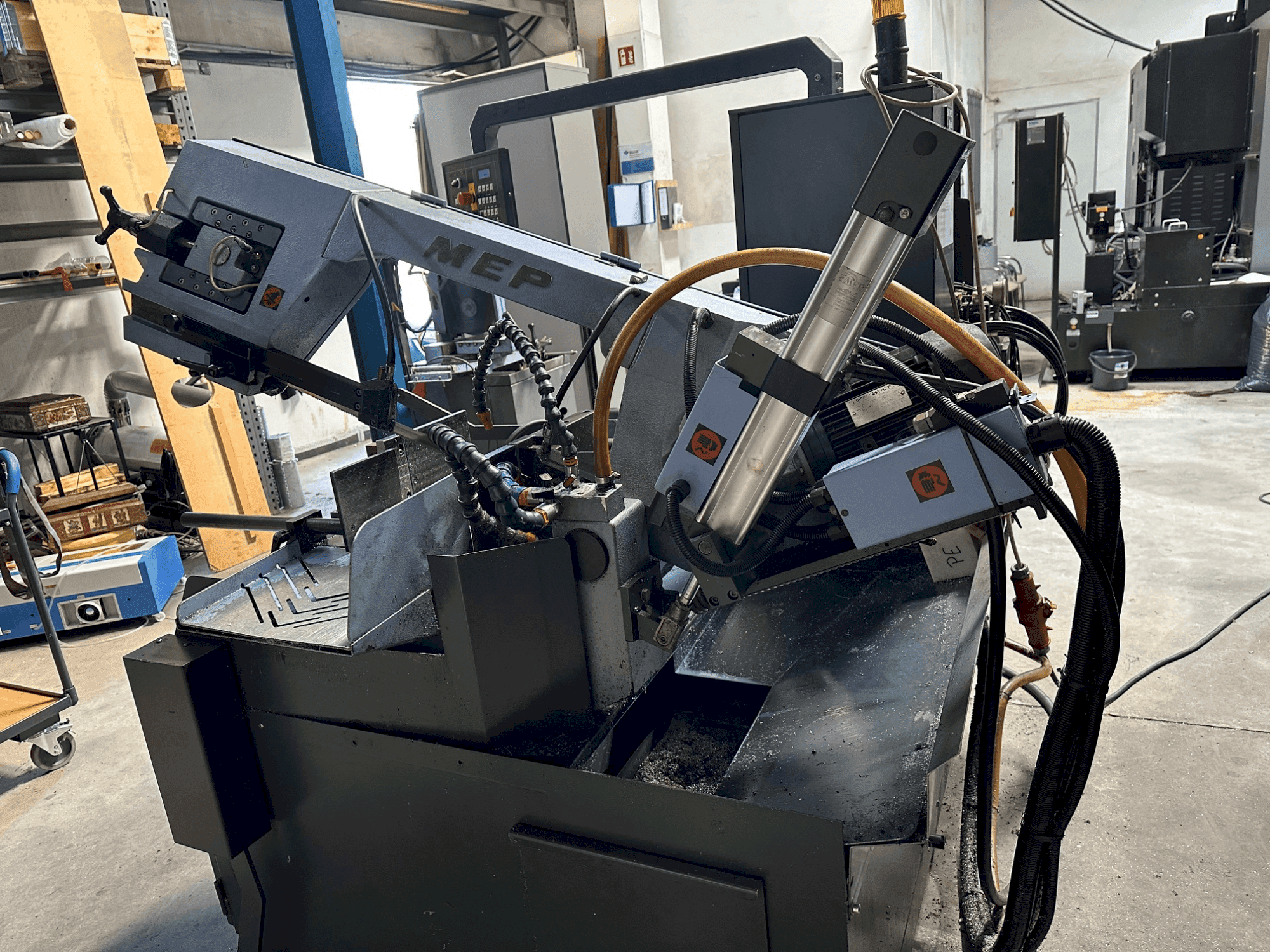 Вид станка MEP SHARK 330 NC eco  спереди