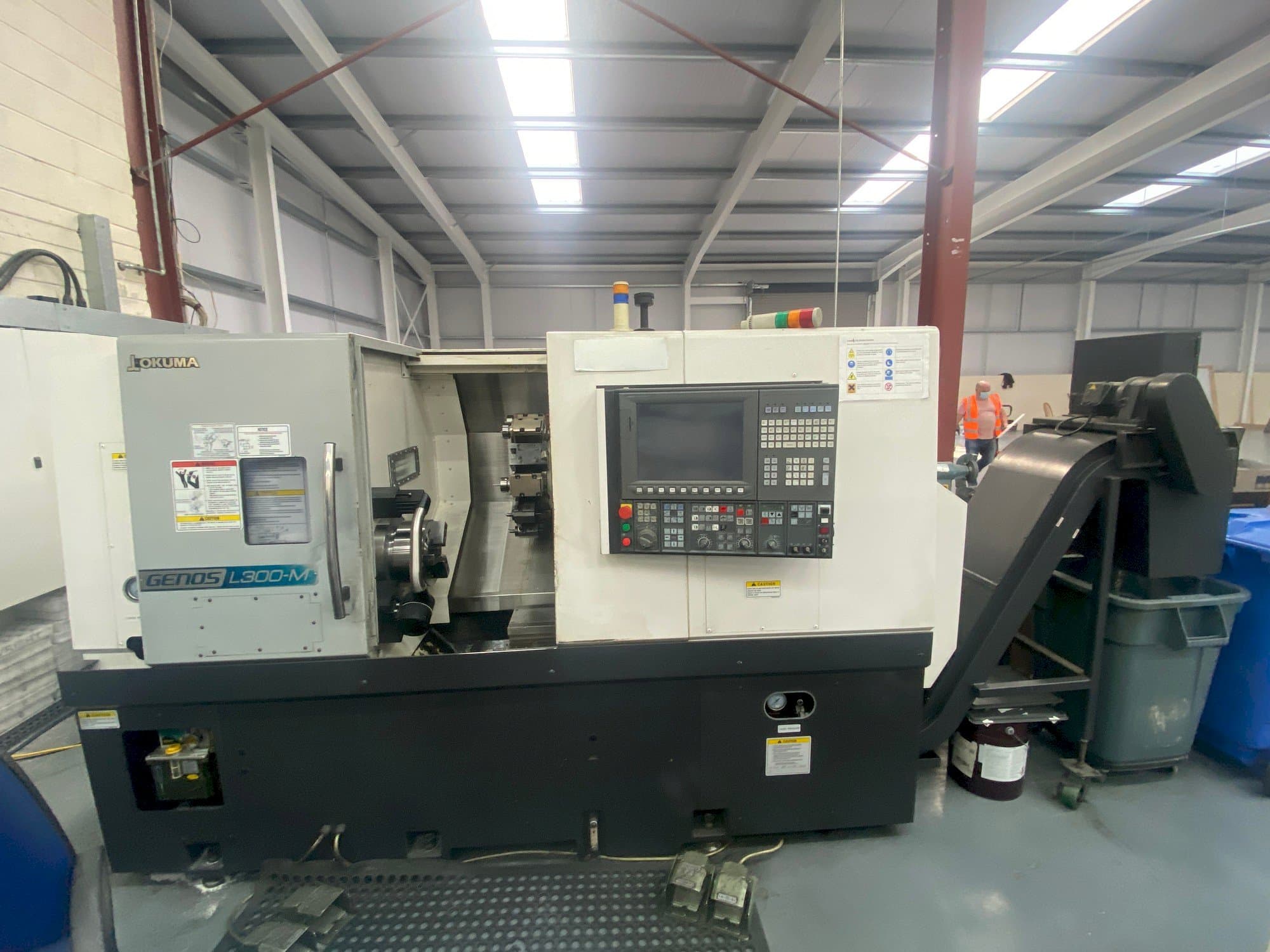 Вид станка Okuma Genos L300MW  спереди