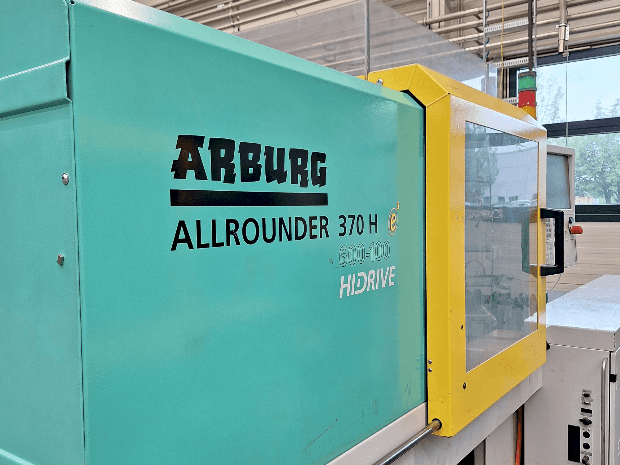 Вид станка Arburg Allrounder 370 H 600-100  спереди
