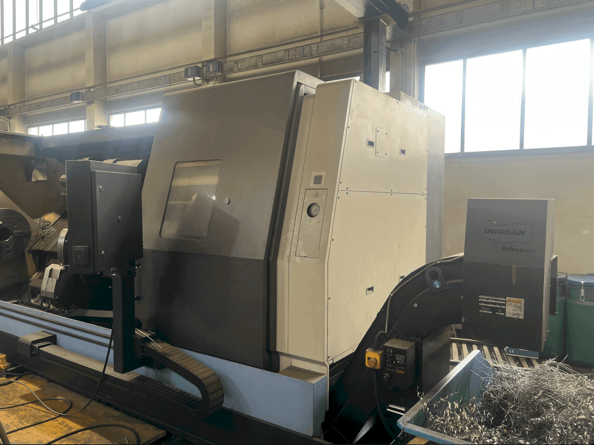 Вид станка DOOSAN Puma 700 LM  спереди