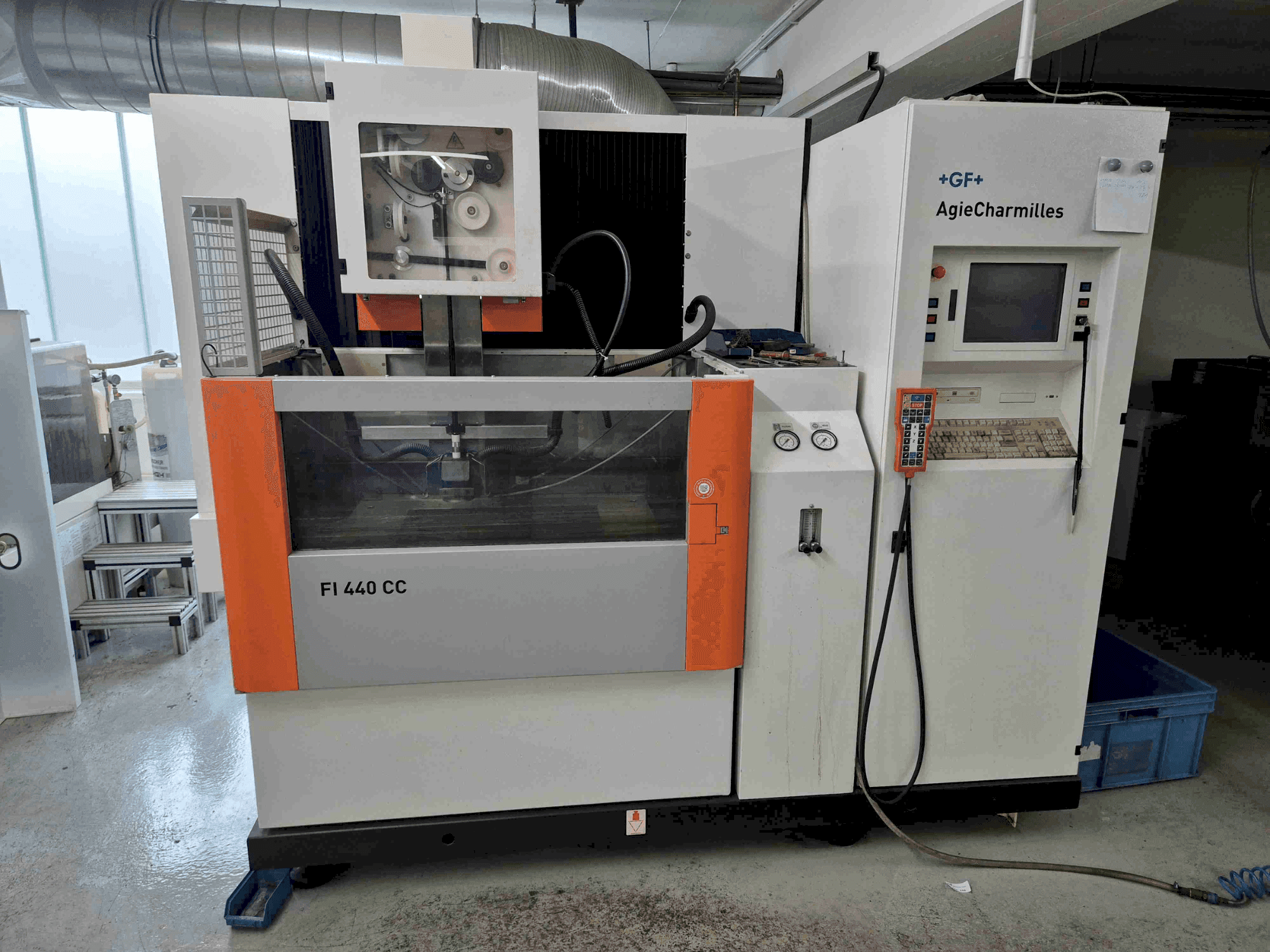 Вид станка CHARMILLES FI 440 CC  спереди