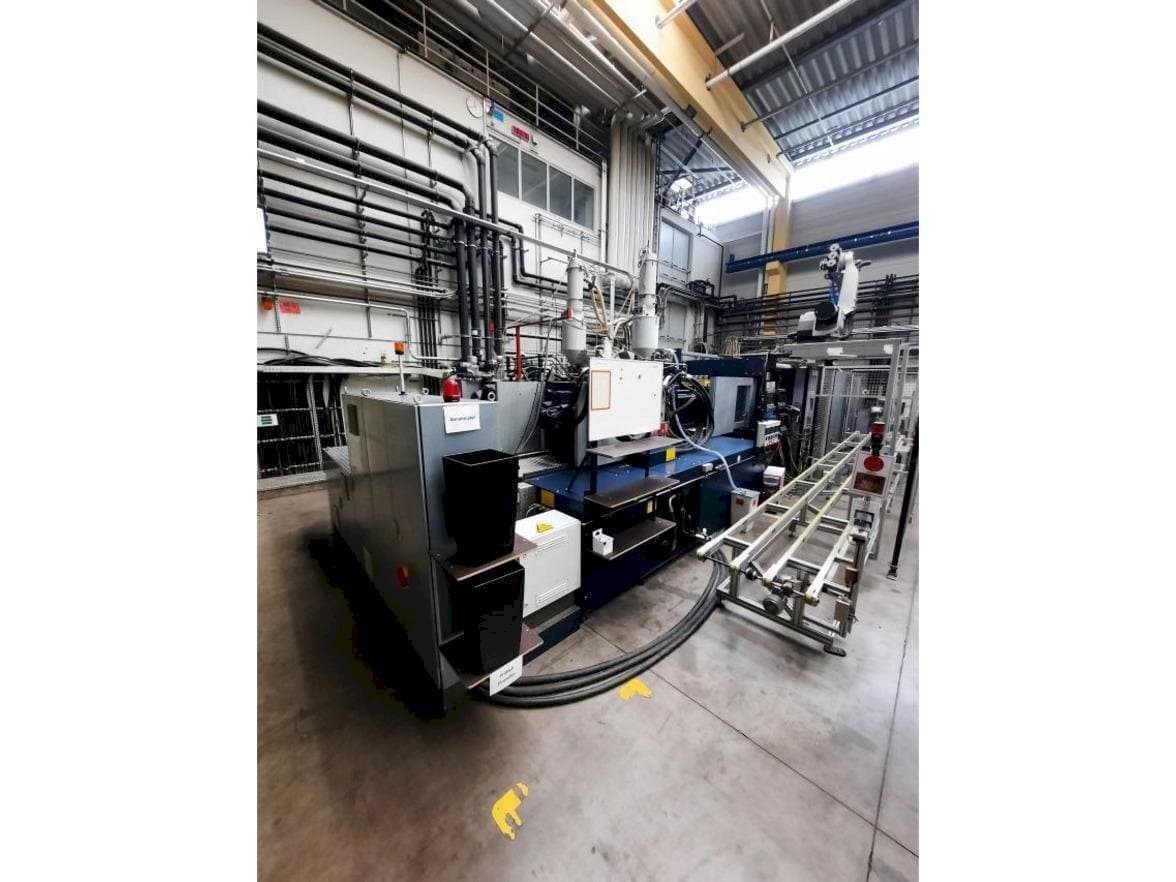 Вид станка Battenfeld HM13000/9200/7700  спереди