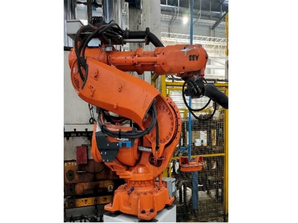 Вид станка ABB IRB 6640-185/2.8  спереди