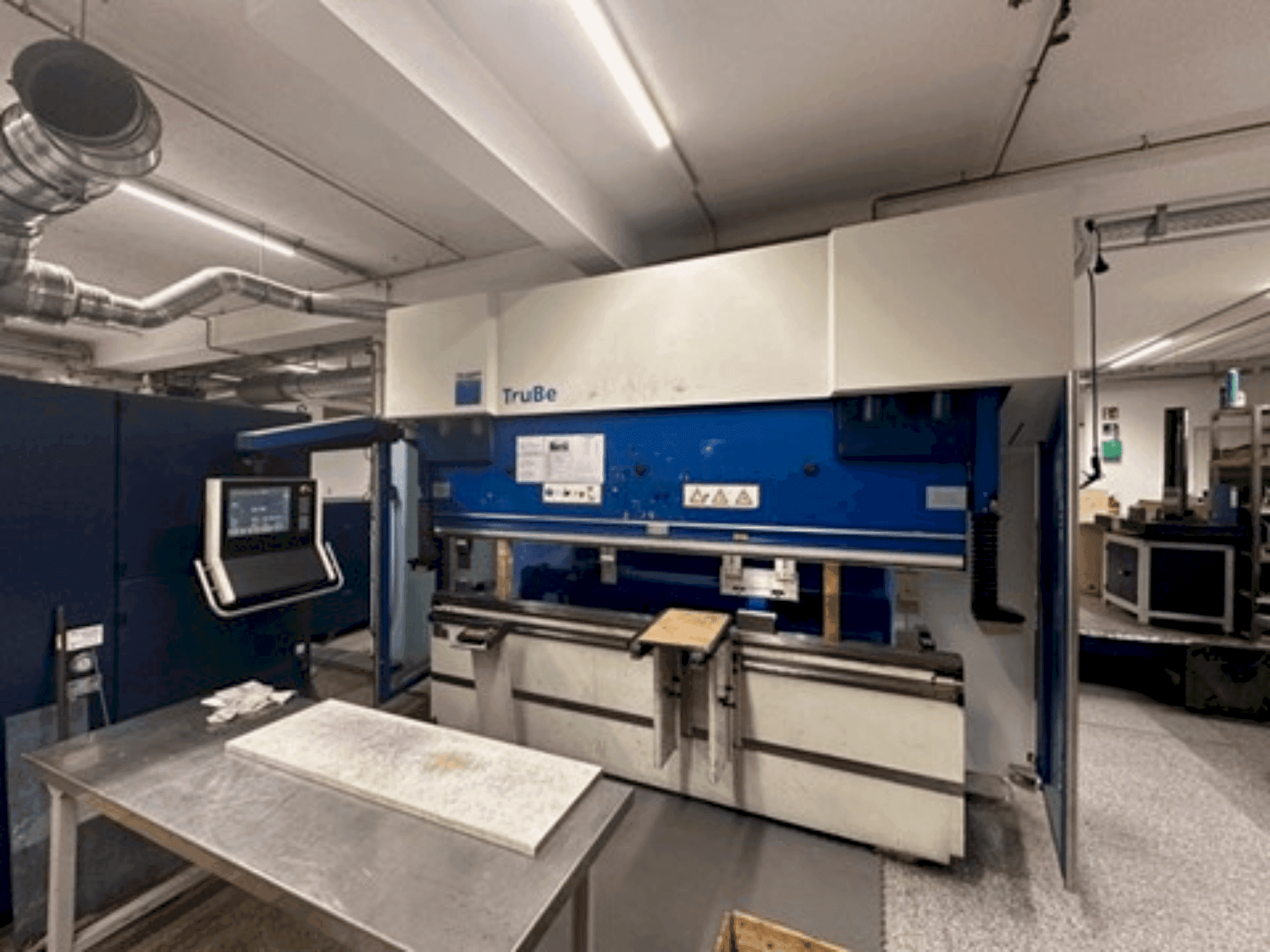 Вид станка TRUMPF TruBend 5170  спереди