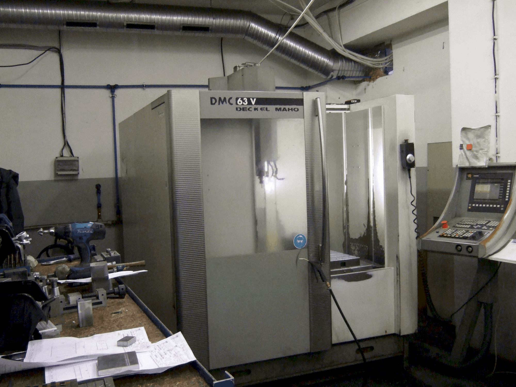 Вид станка DECKEL MAHO DMC 63V  спереди