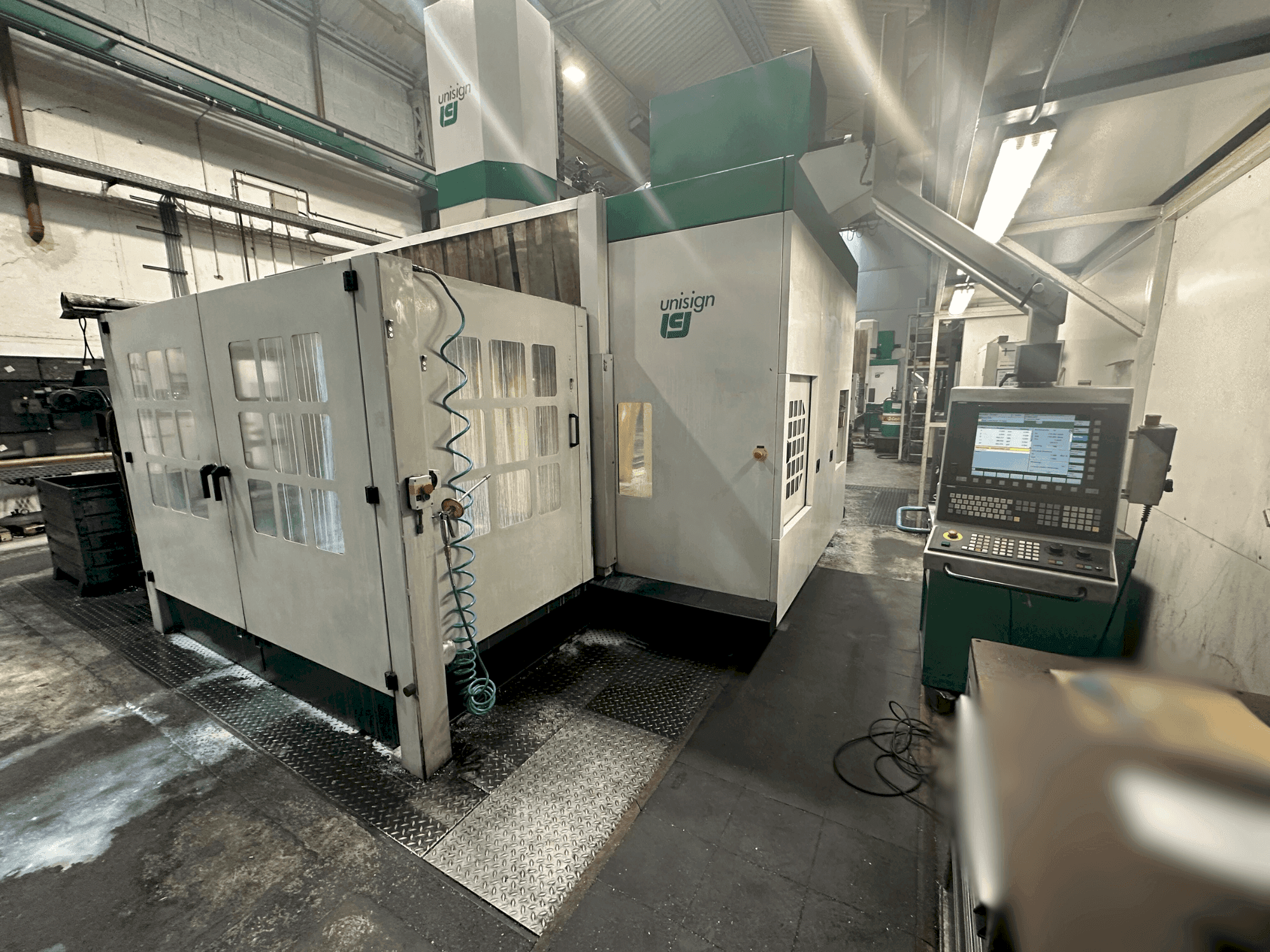 Вид станка Unisign UNIPORT 6000  спереди