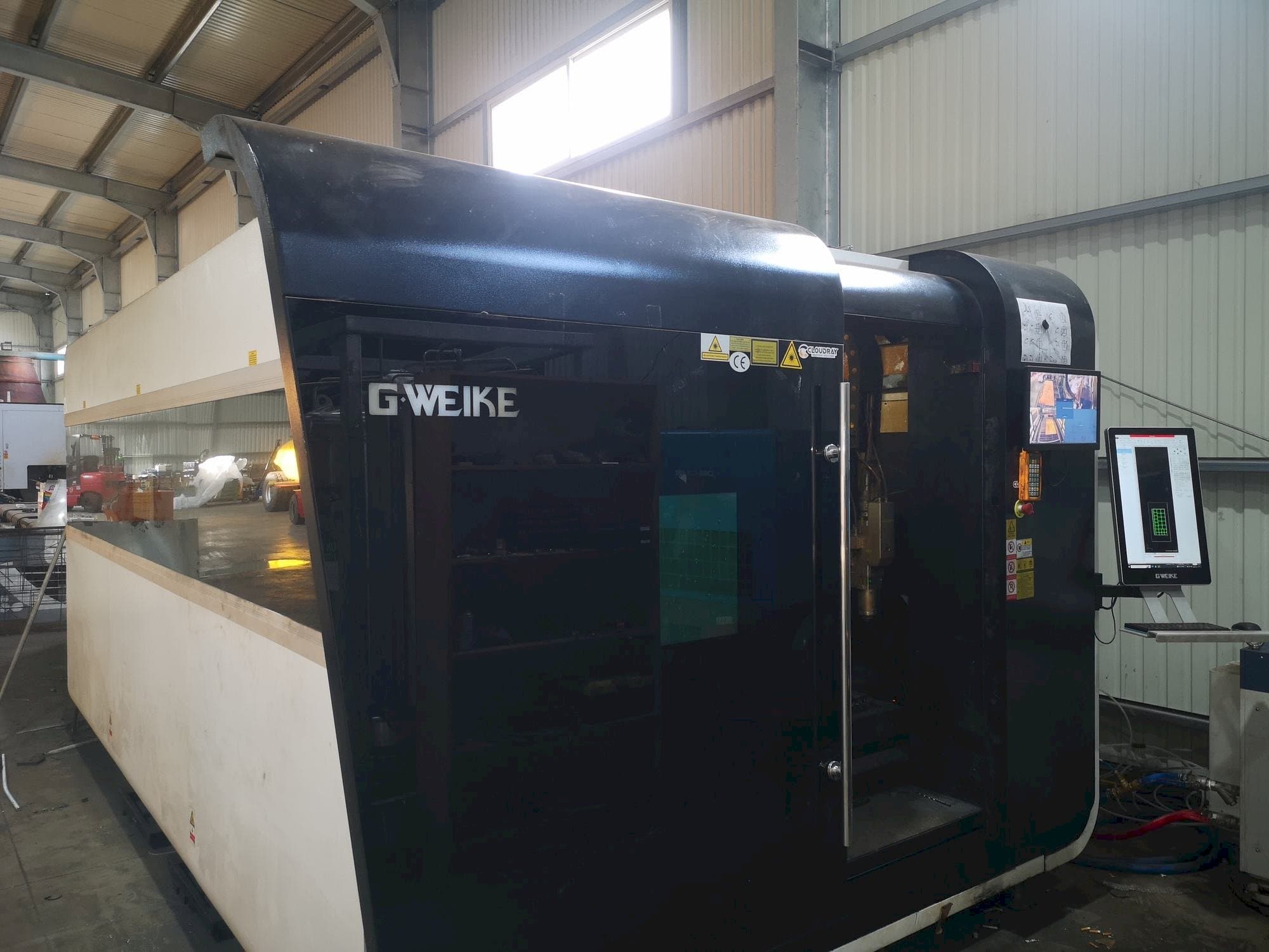 Вид станка GWEIKE LF 3015 GA CNC  спереди