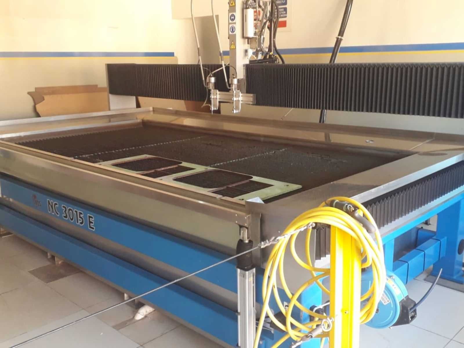 Вид станка Waterjet Sweeden NC 3015 e  спереди