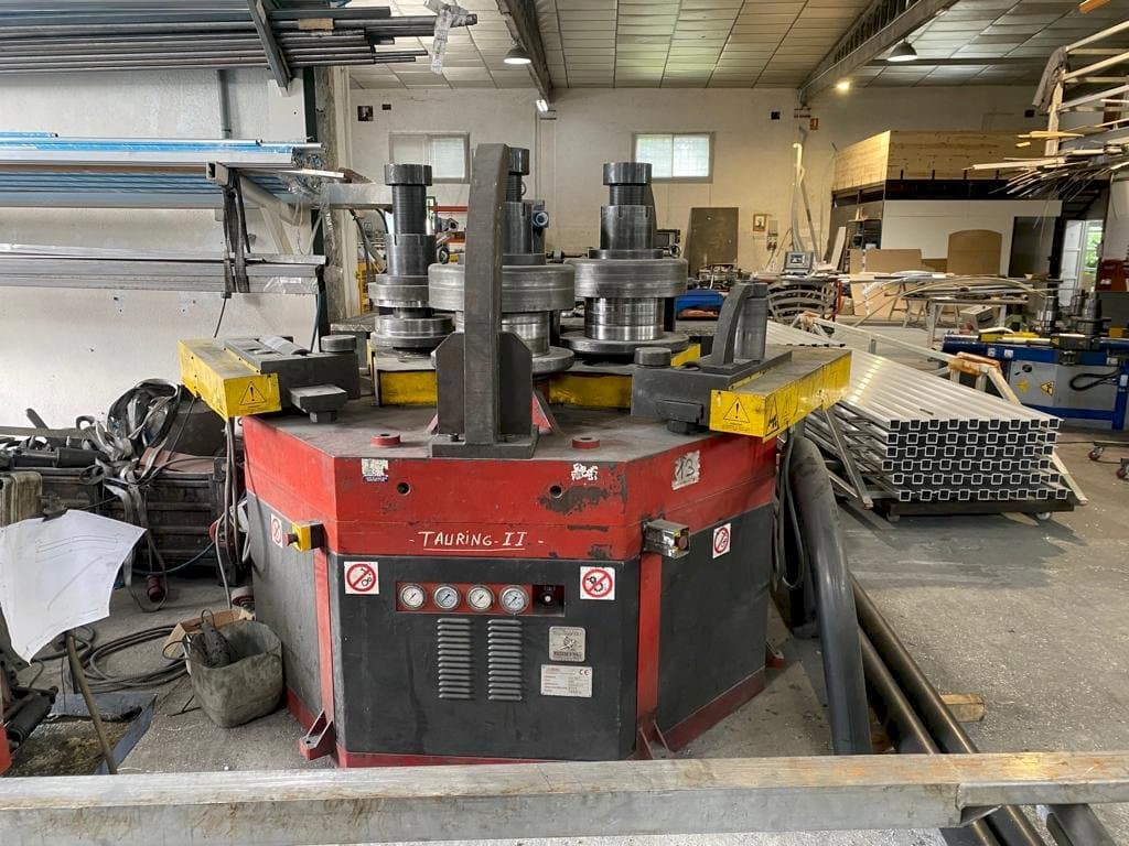 Вид станка Tauring Alfa 200  спереди