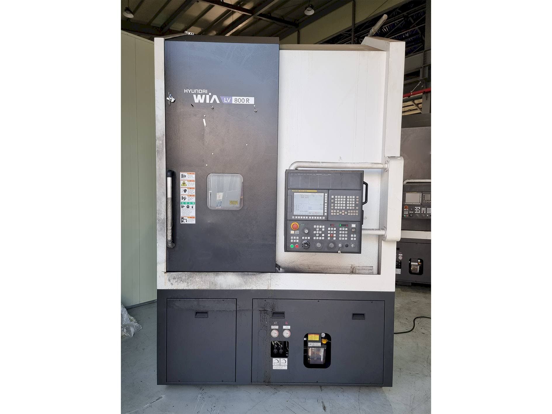 Вид станка Hyundai Wia LV800R  спереди