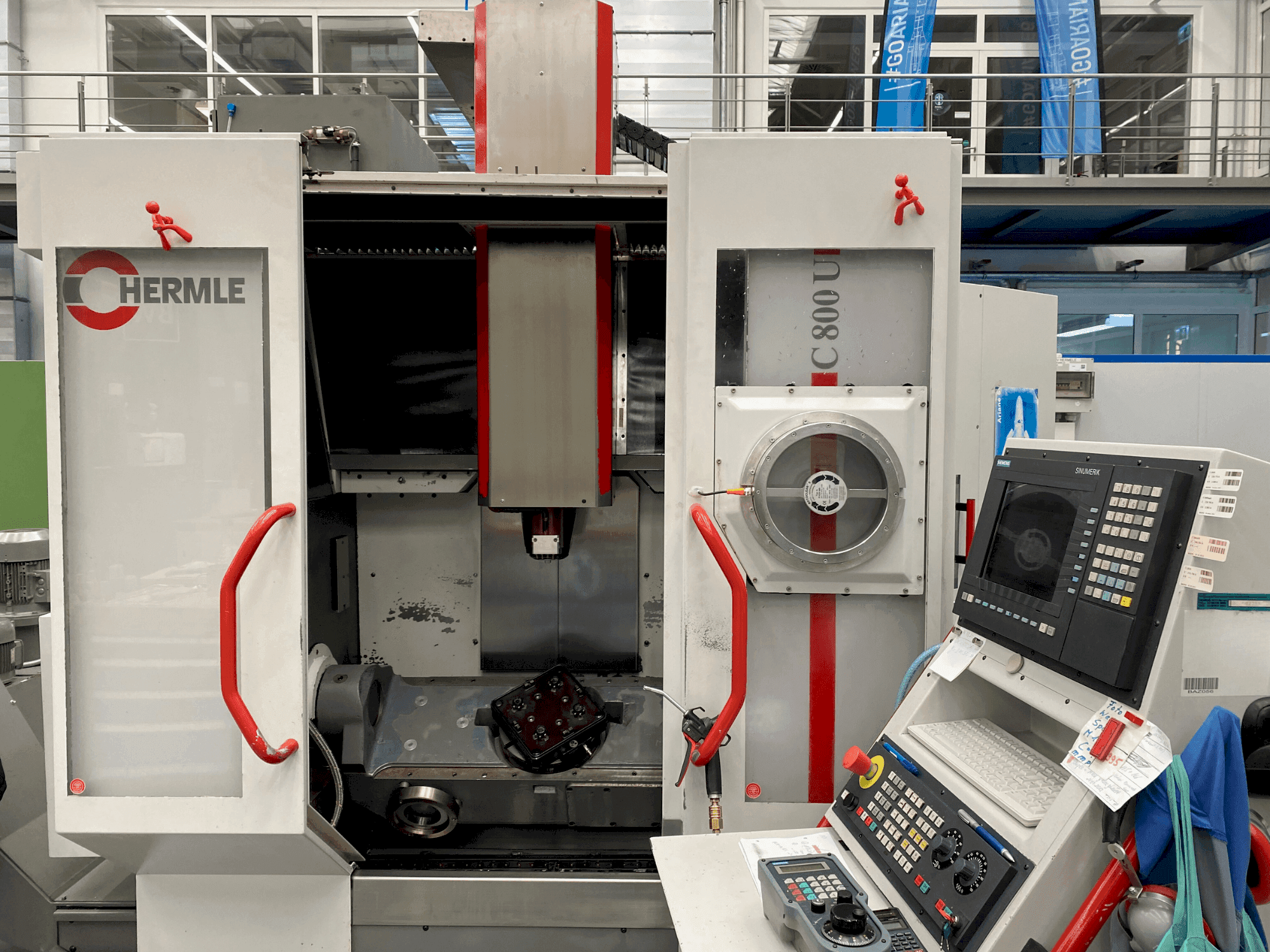 Вид станка HERMLE C800 U  спереди