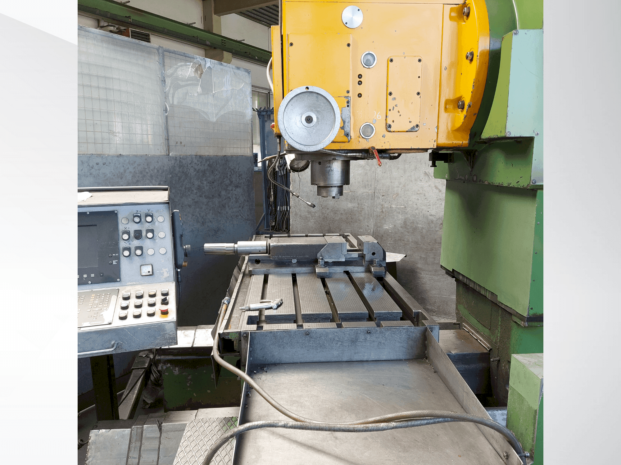 рабочее  помещени Droop & Rein FS 110  станка