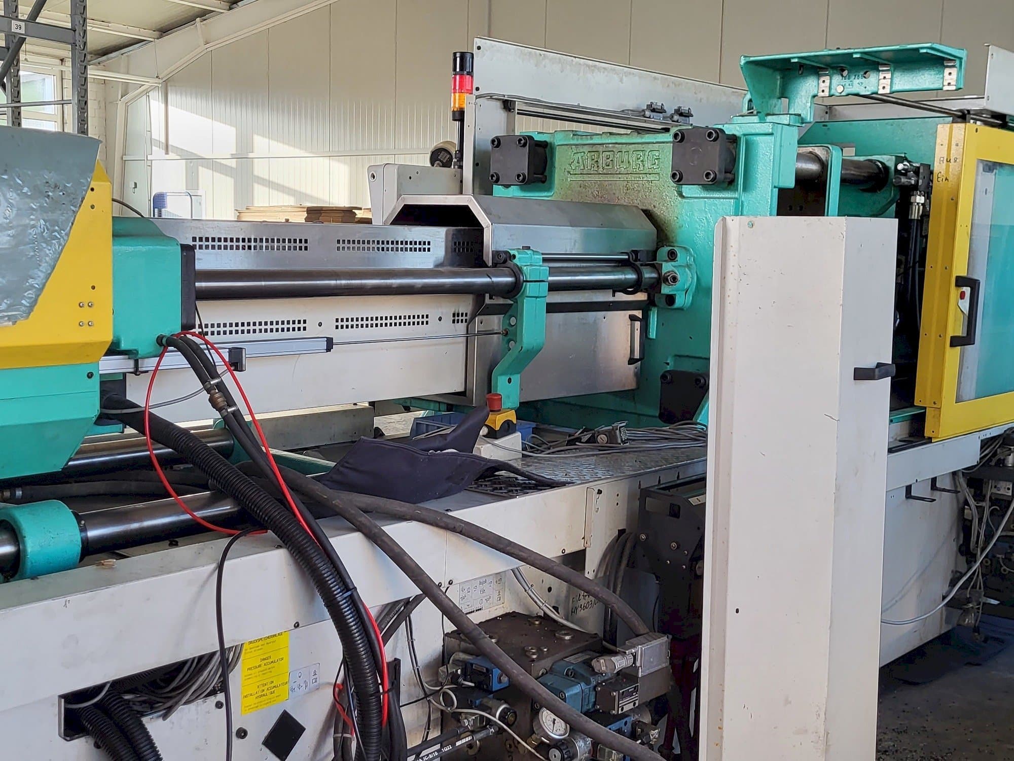 Вид  станка Arburg Allrounder Centex 570C2200-1300  слева