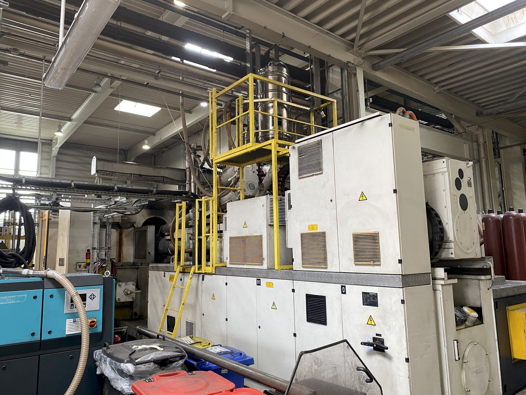 Вид станка Krauss Maffei 1600-12000-1400 MZ  спереди