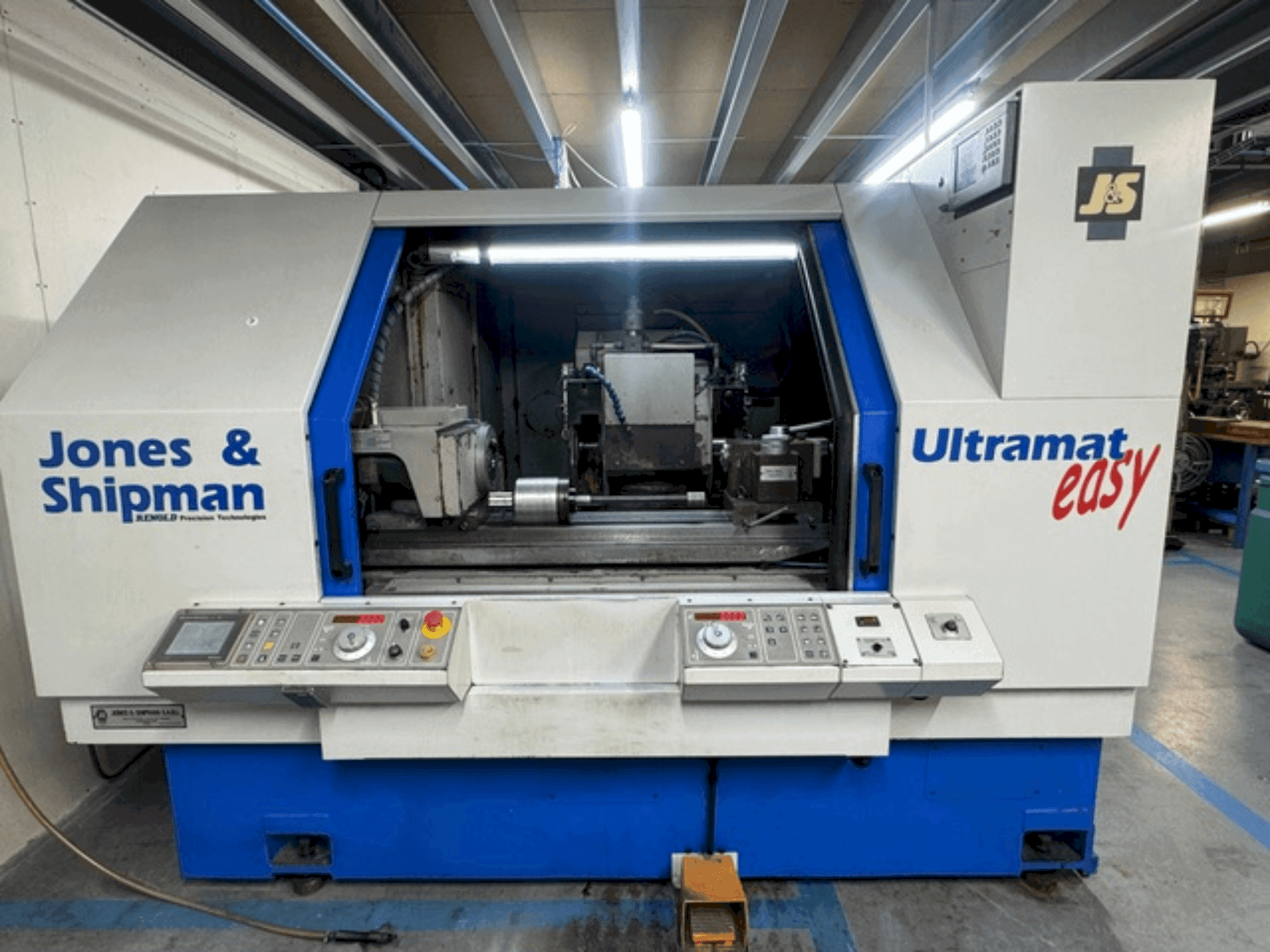 Вид станка Jones & Shipman ULTRAMAT EASY CNC  спереди