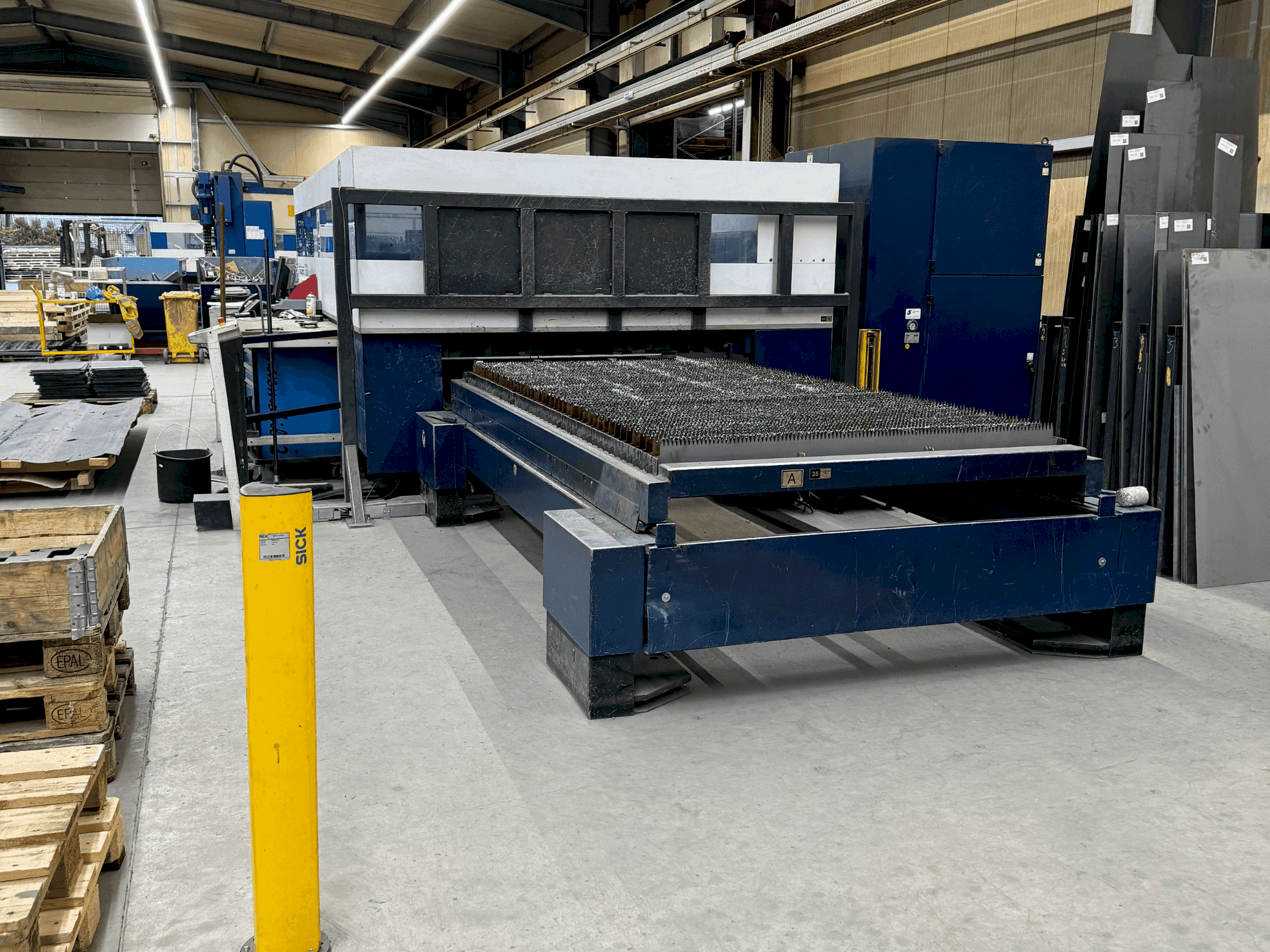 Вид станка TRUMPF TruLaser 3030 4kW (L20)  спереди