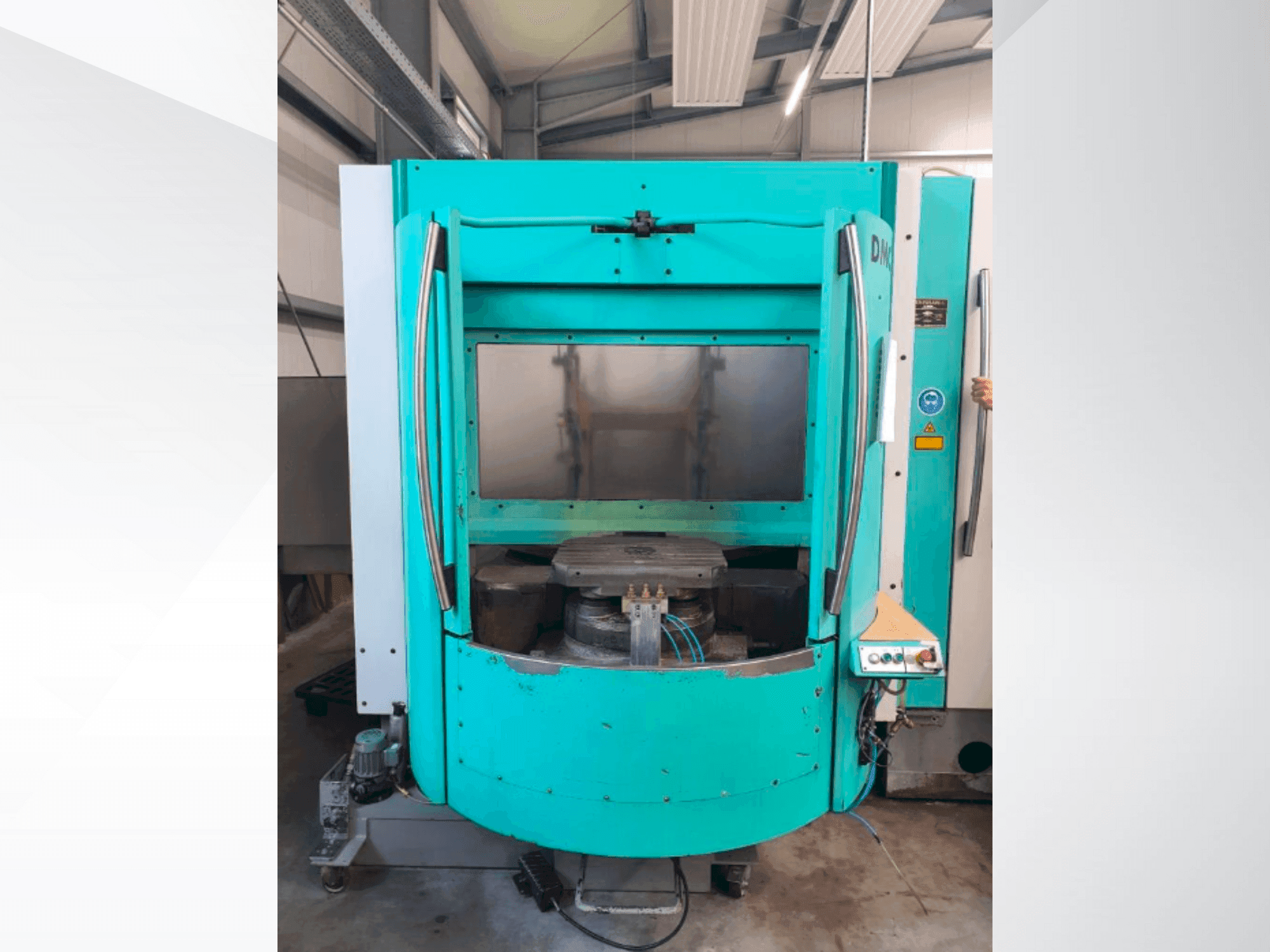 Вид станка DECKEL MAHO DMC 60H hi-dyn  спереди