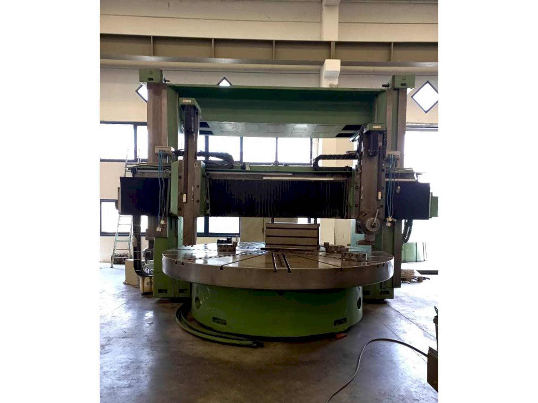 Вид станка Titan SC 43 ECS 1400  спереди