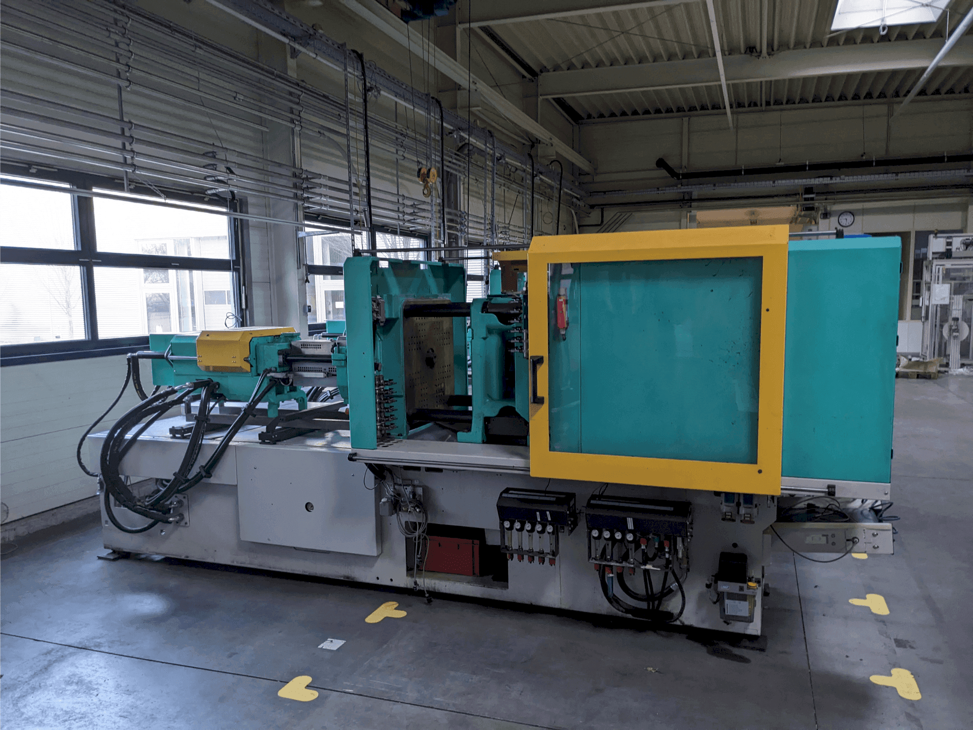 Вид станка Arburg 520 H 1500 - 400  спереди