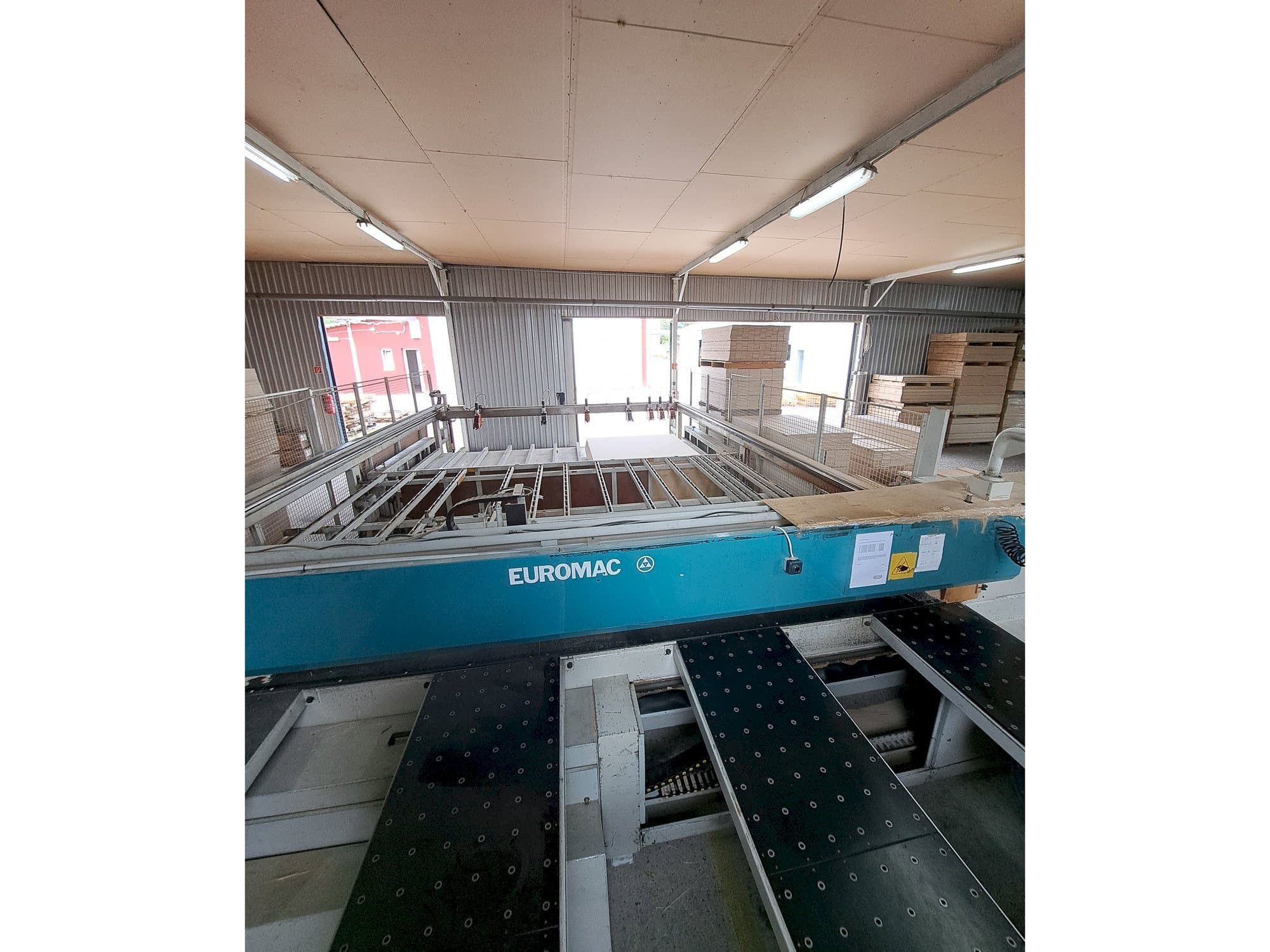 Вид станка Euromac LOGICA PINZE TAVOLA 4500  спереди