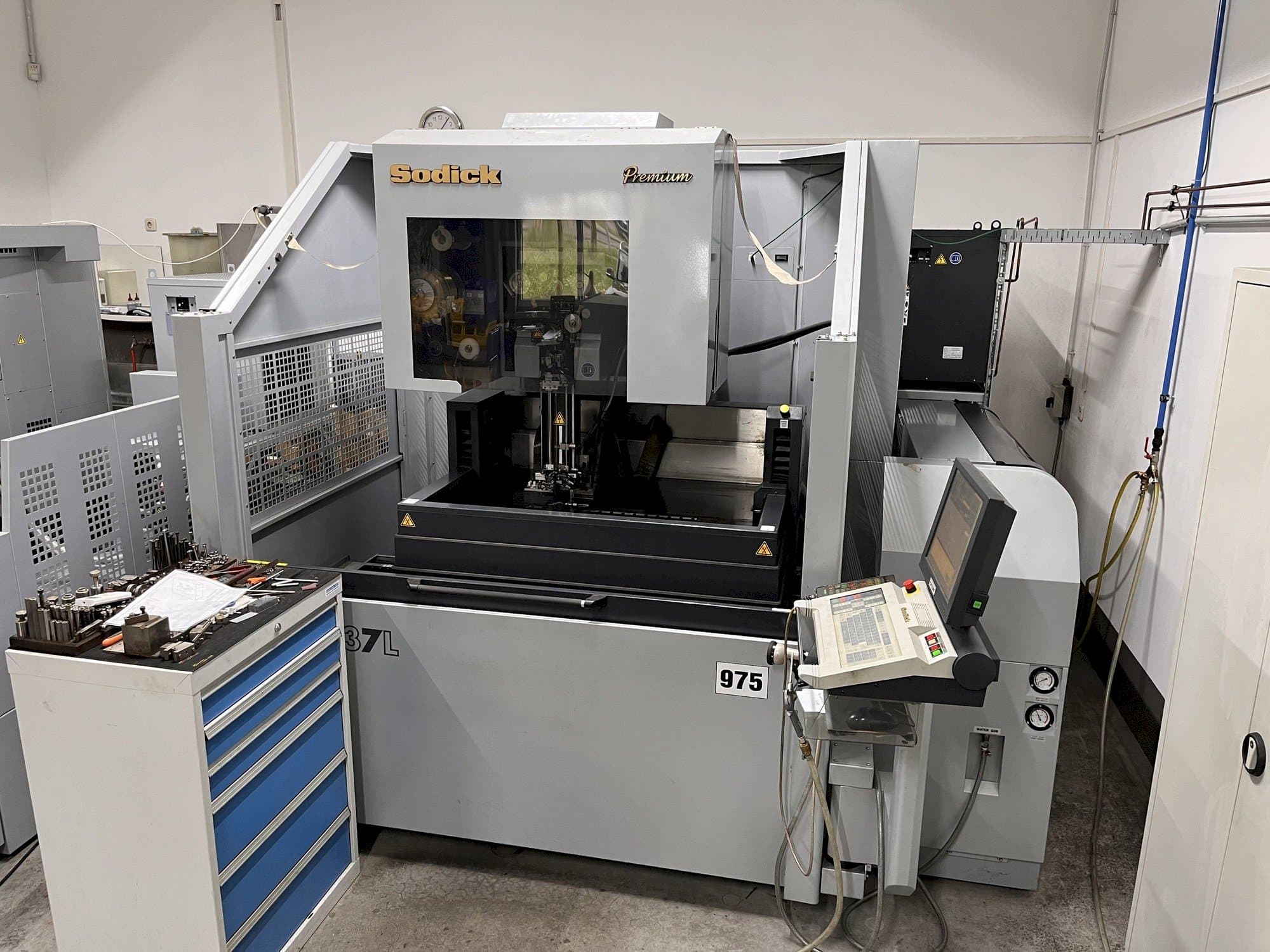 Вид станка Sodick AQ537L  спереди