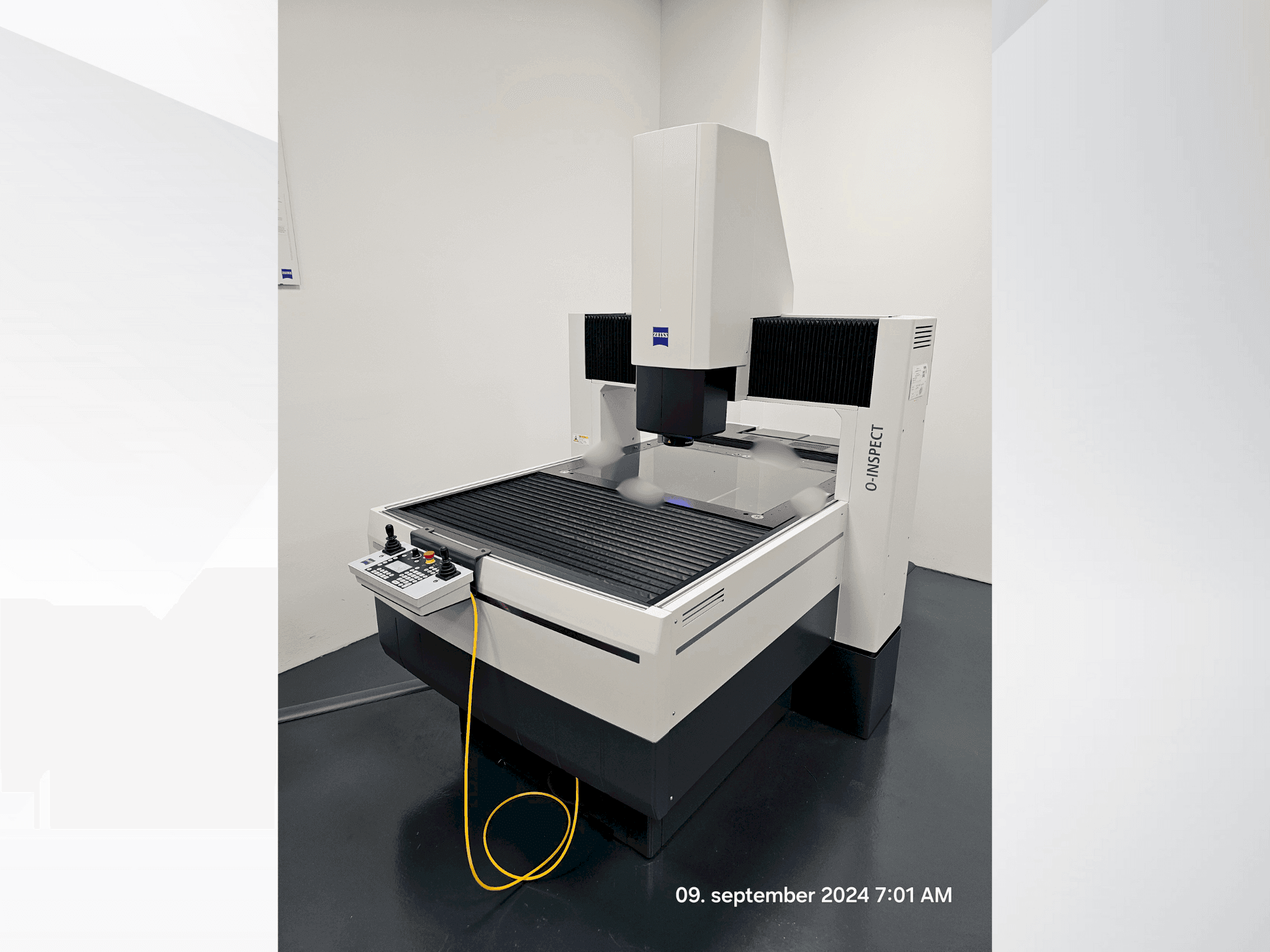 Вид станка ZEISS 0-inspect  спереди