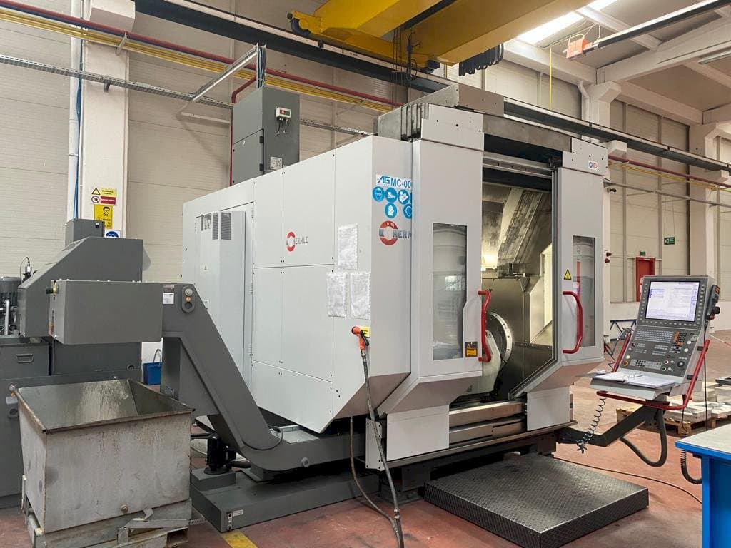 Вид станка HERMLE C42u-mt  спереди