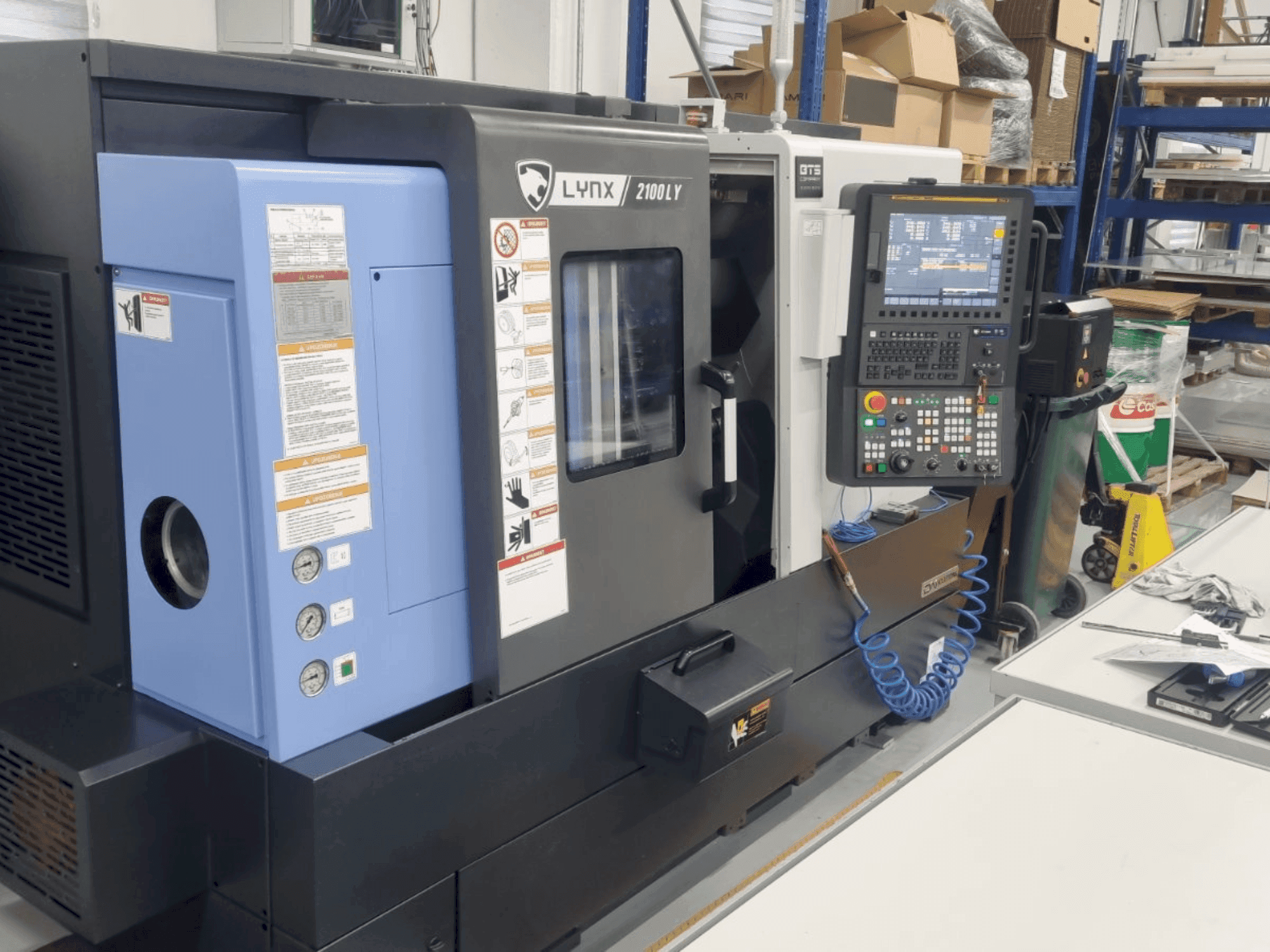 Вид станка DN SOLUTIONS LYNX 2100 LYB  спереди