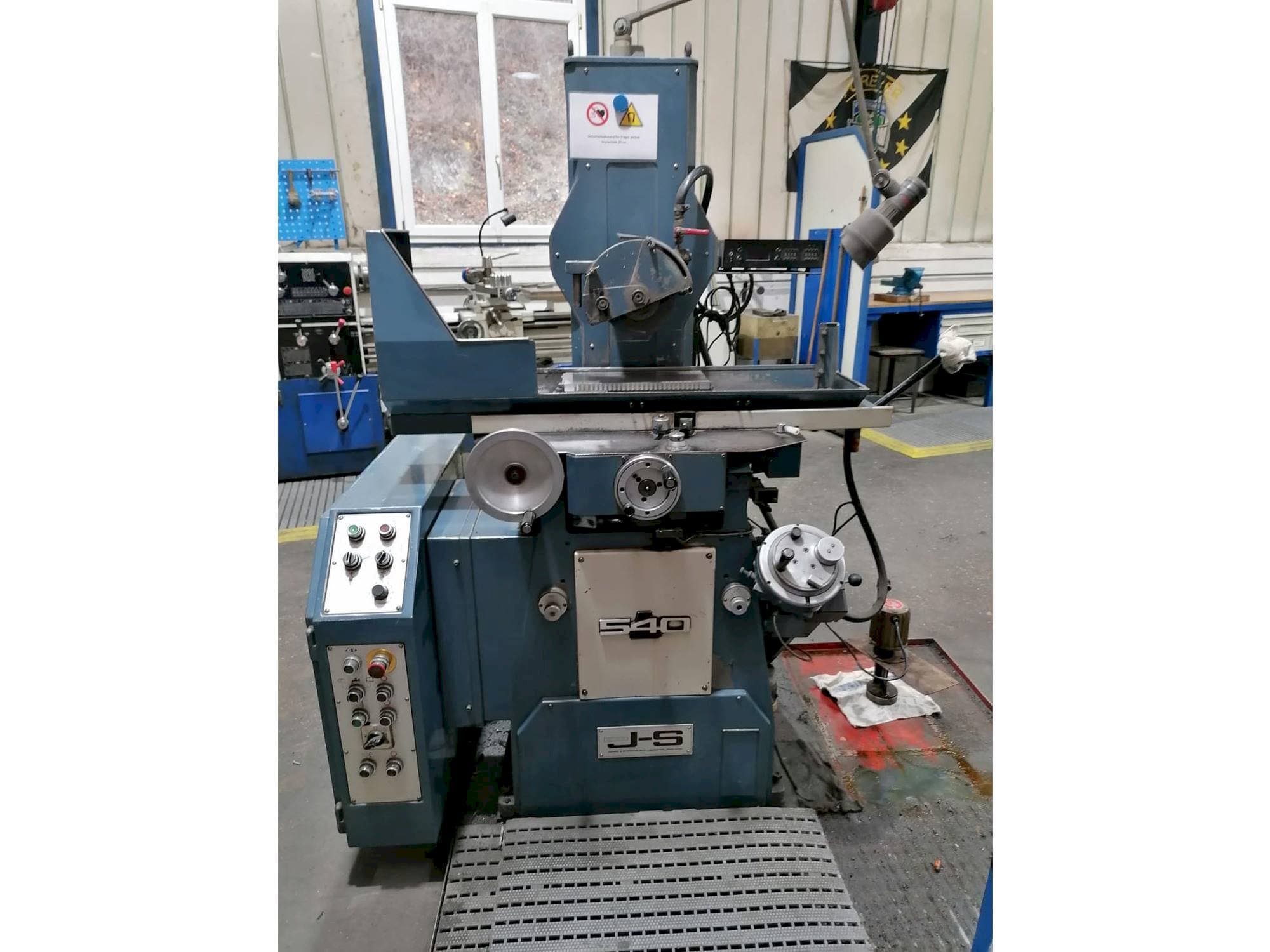 Вид станка Jones & Shipman 540  спереди