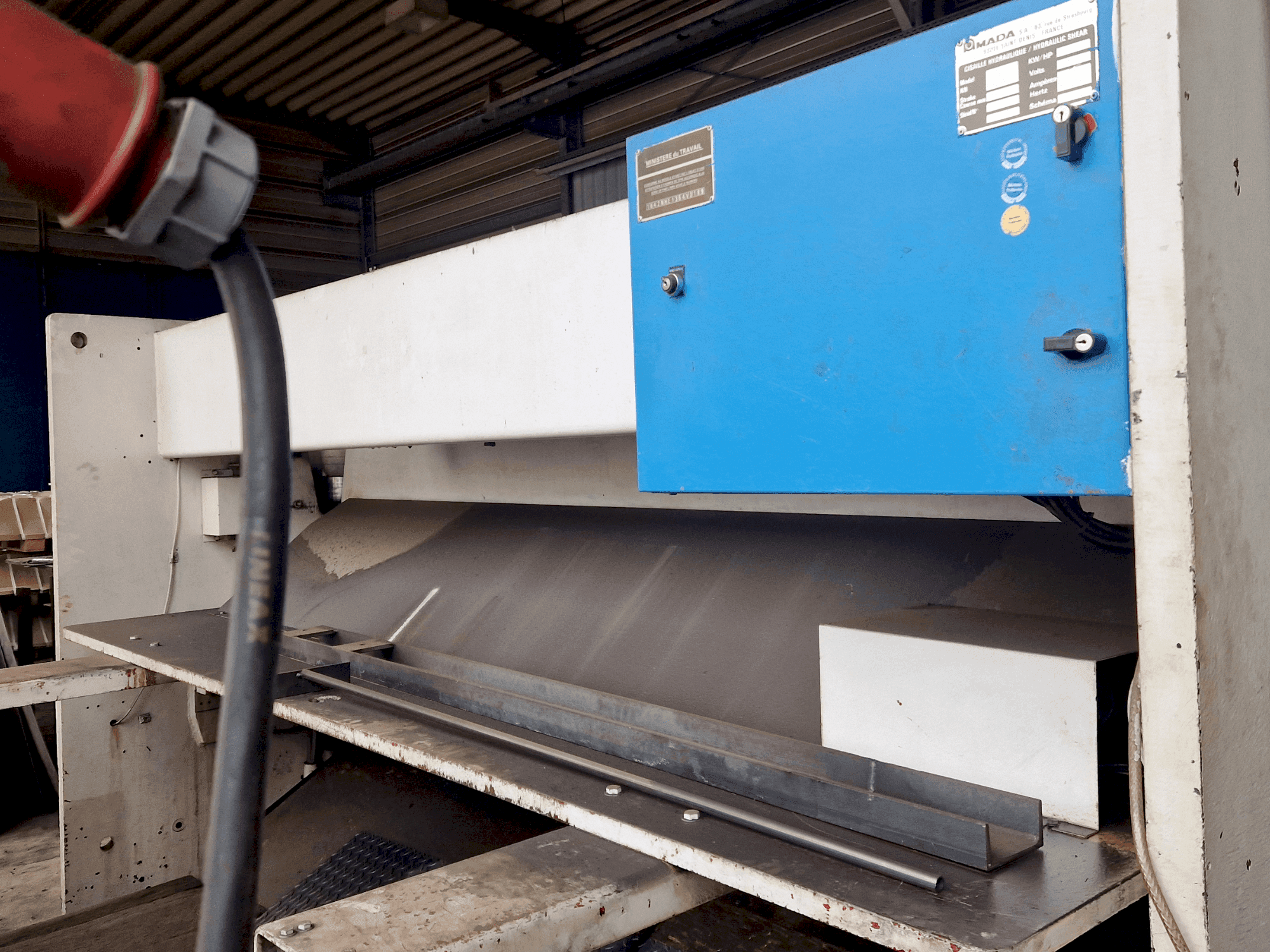 Вид станка AMADA GPN1 30  спереди