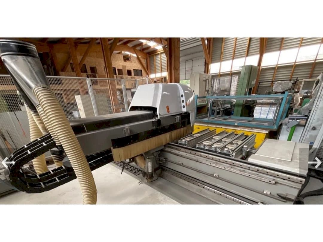 Вид станка BIESSE Rover 321 R  спереди