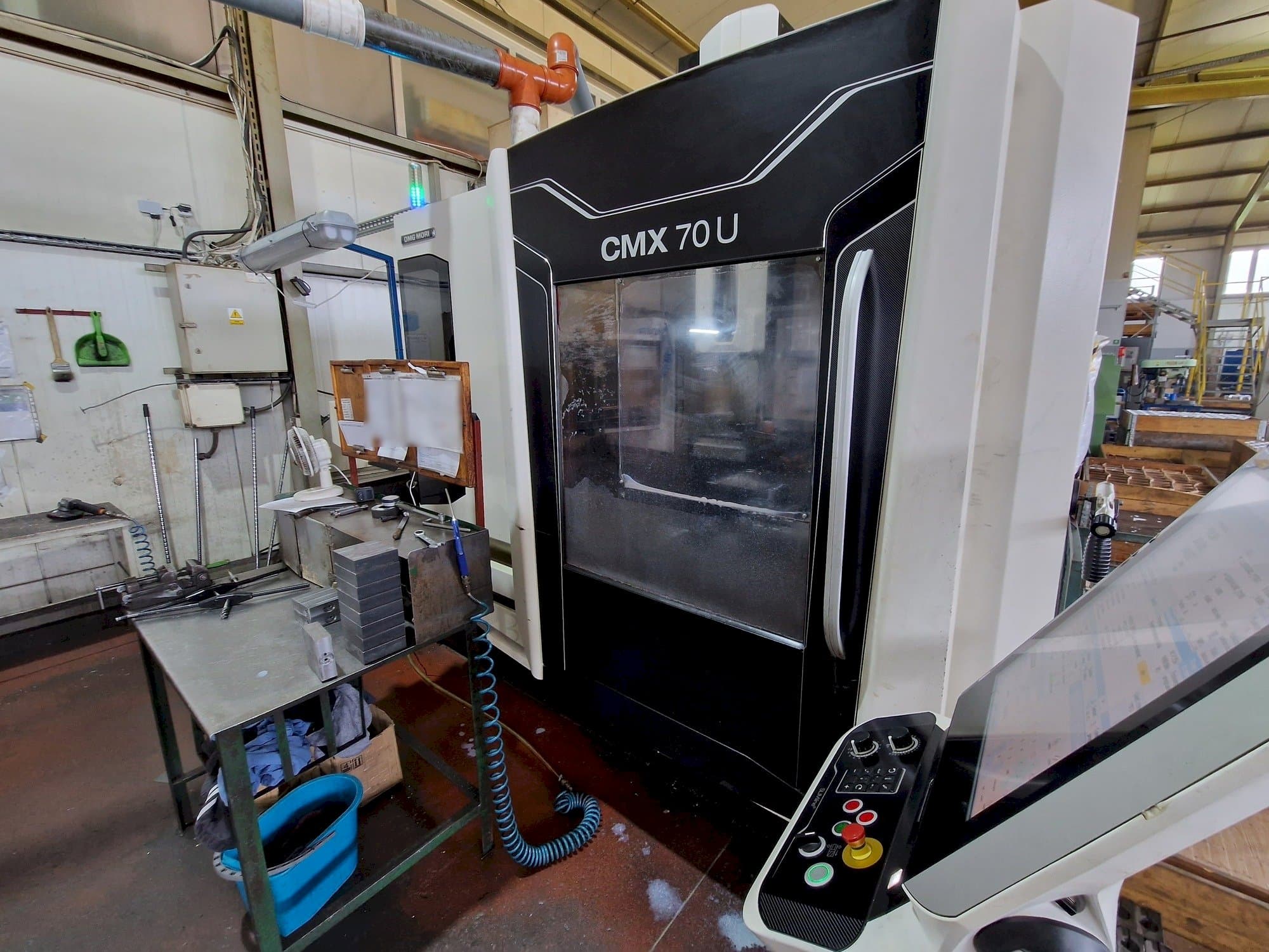 Вид станка DMG MORI CMX 70 U  спереди