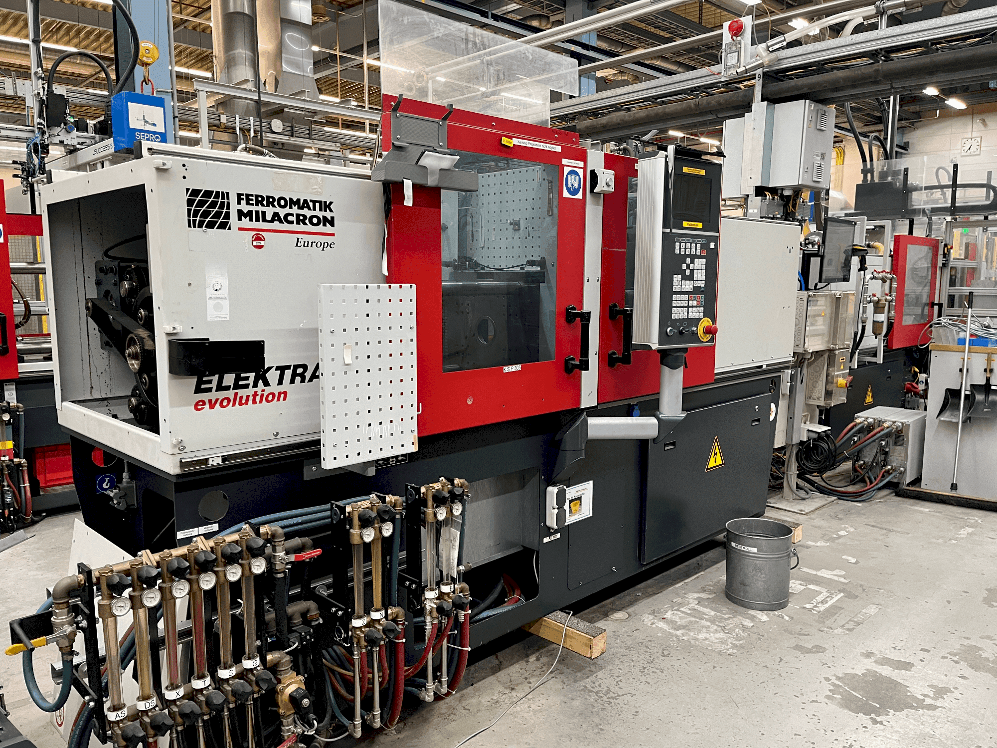 Вид станка FERROMATIK EE 30  спереди