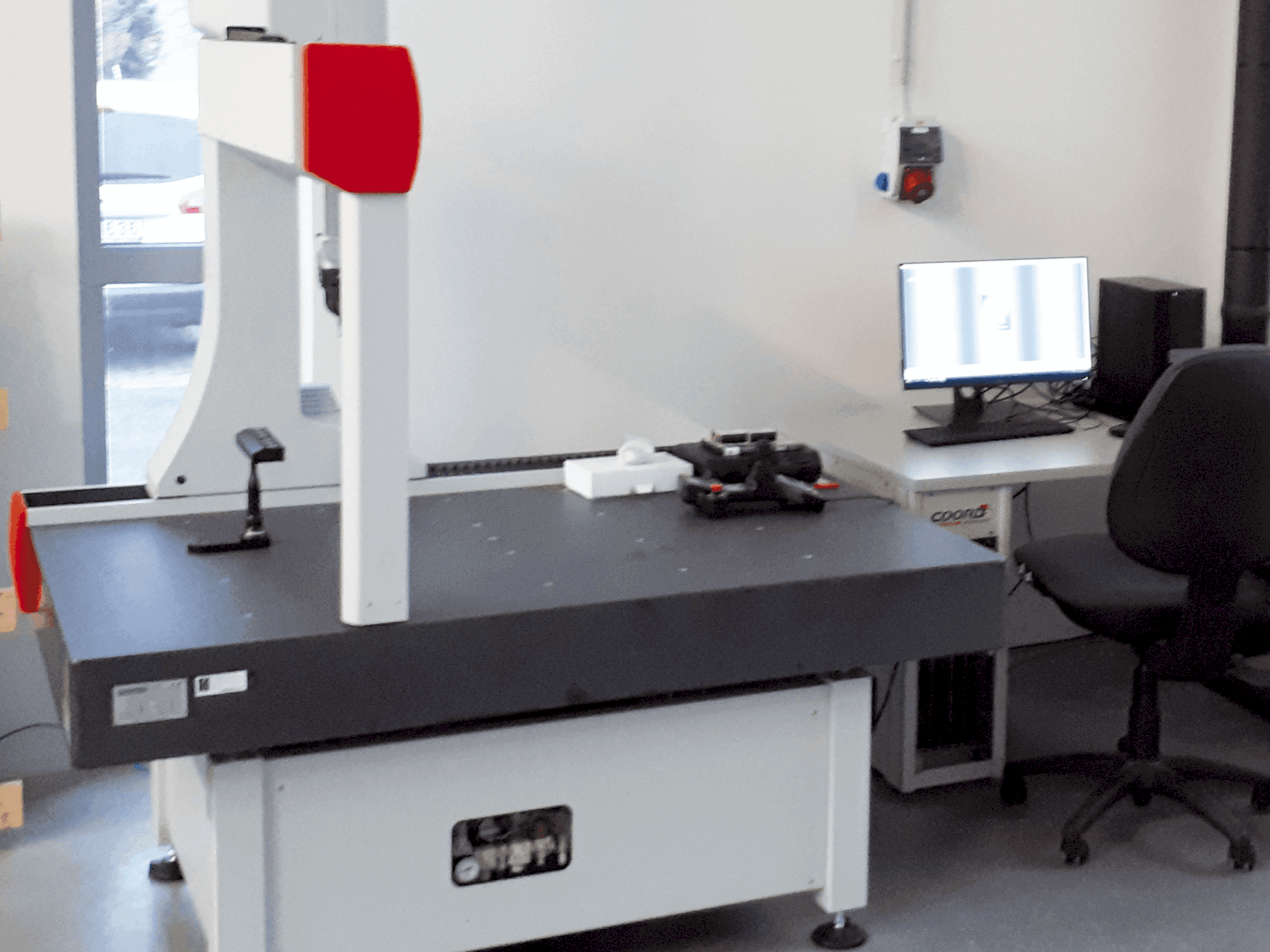 Вид станка Coord3 ARES NT-L 10.7.5 CNC  спереди