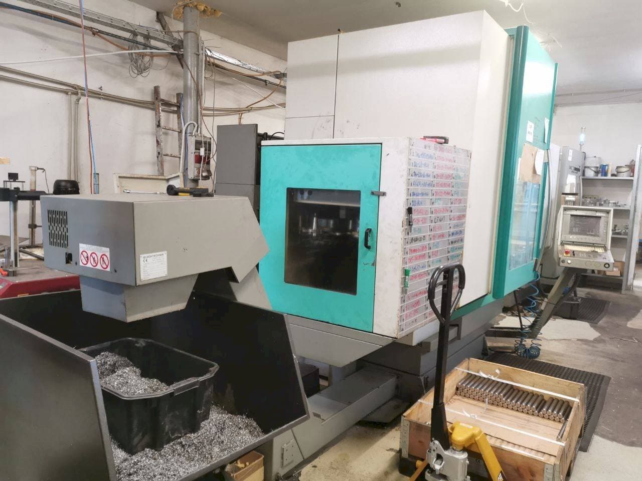 Вид станка DECKEL MAHO 70 V  спереди