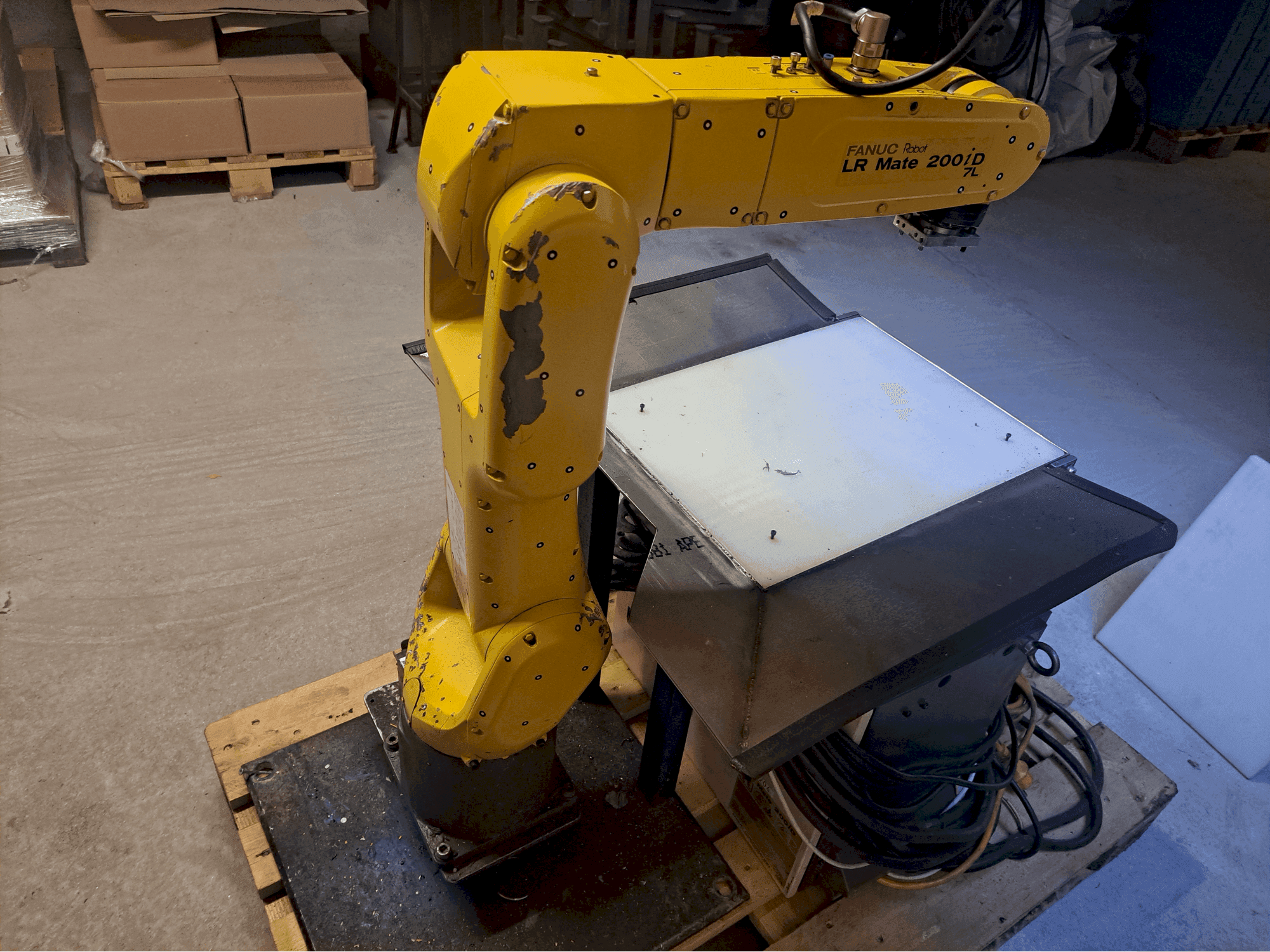Вид станка FANUC LR Mate 200iD/7L  спереди