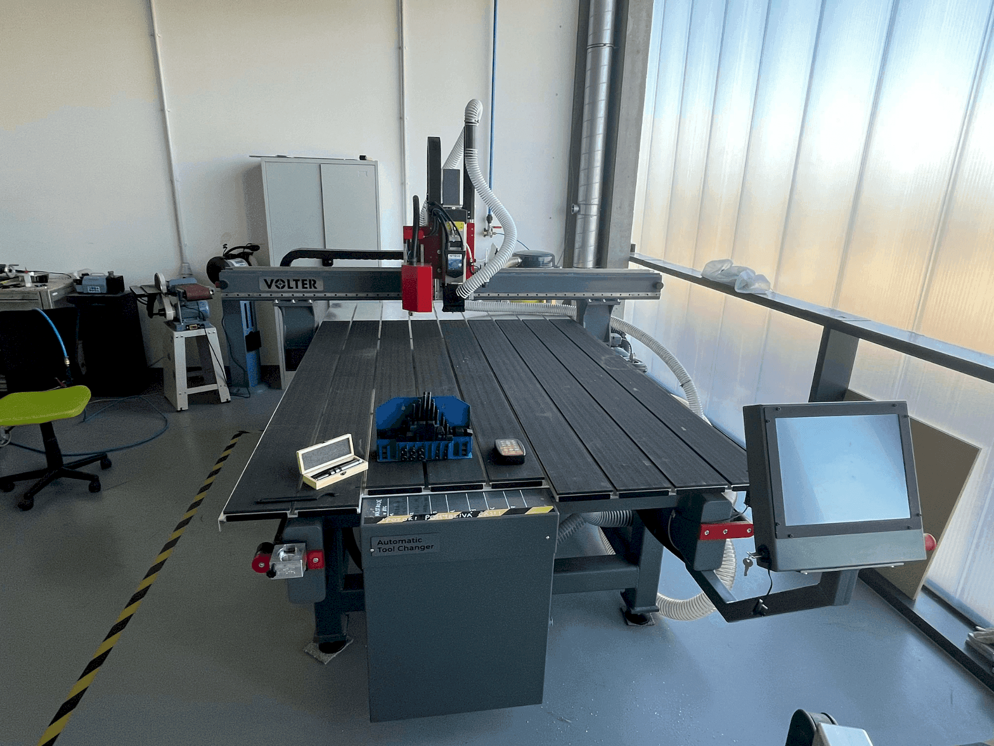Вид станка VOLTER L2016  спереди