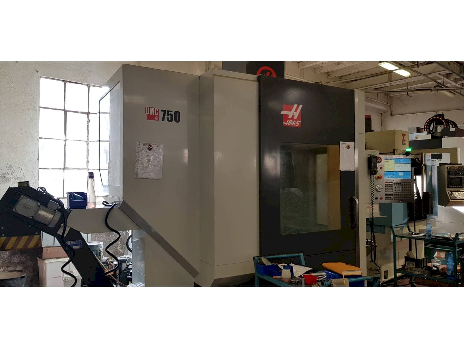 Вид станка HAAS UMC 750  спереди