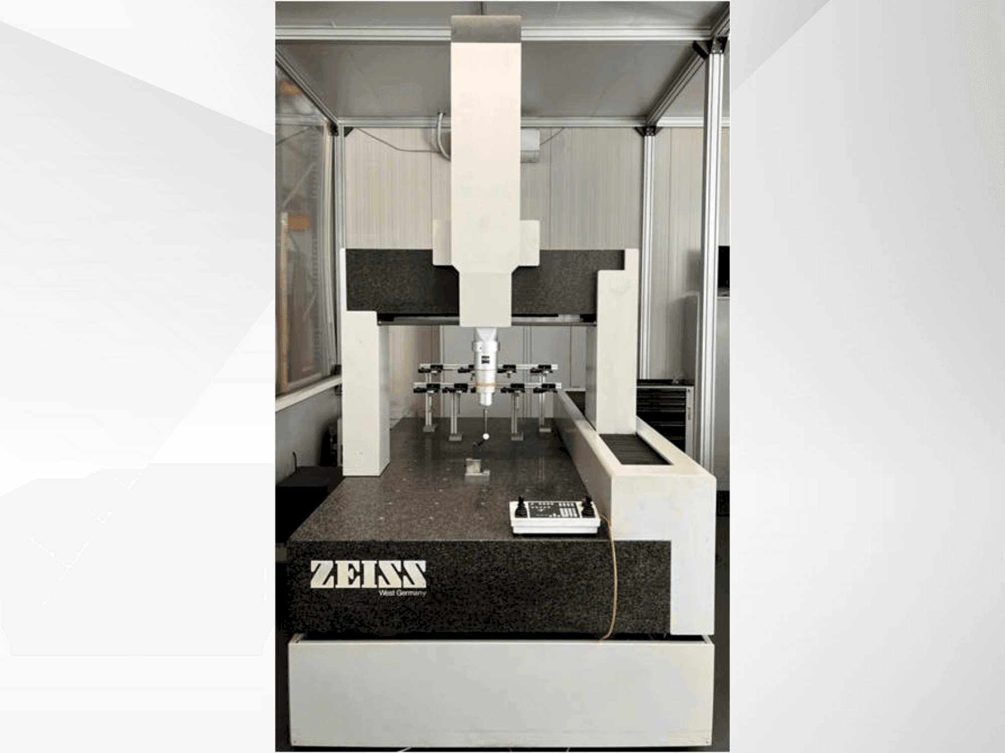 Вид станка ZEISS UMC 850  спереди