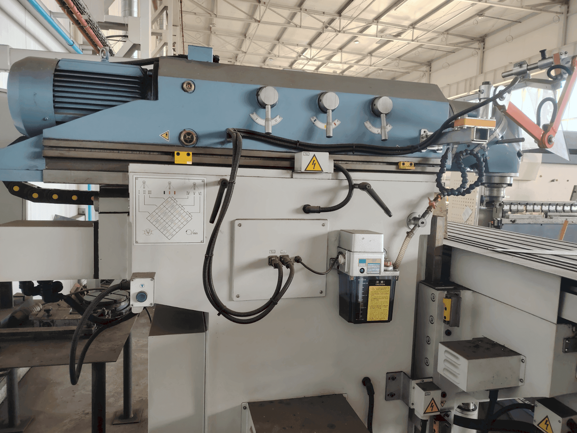 Вид станка Bernardo Variomill FU 2000E Servo  спереди