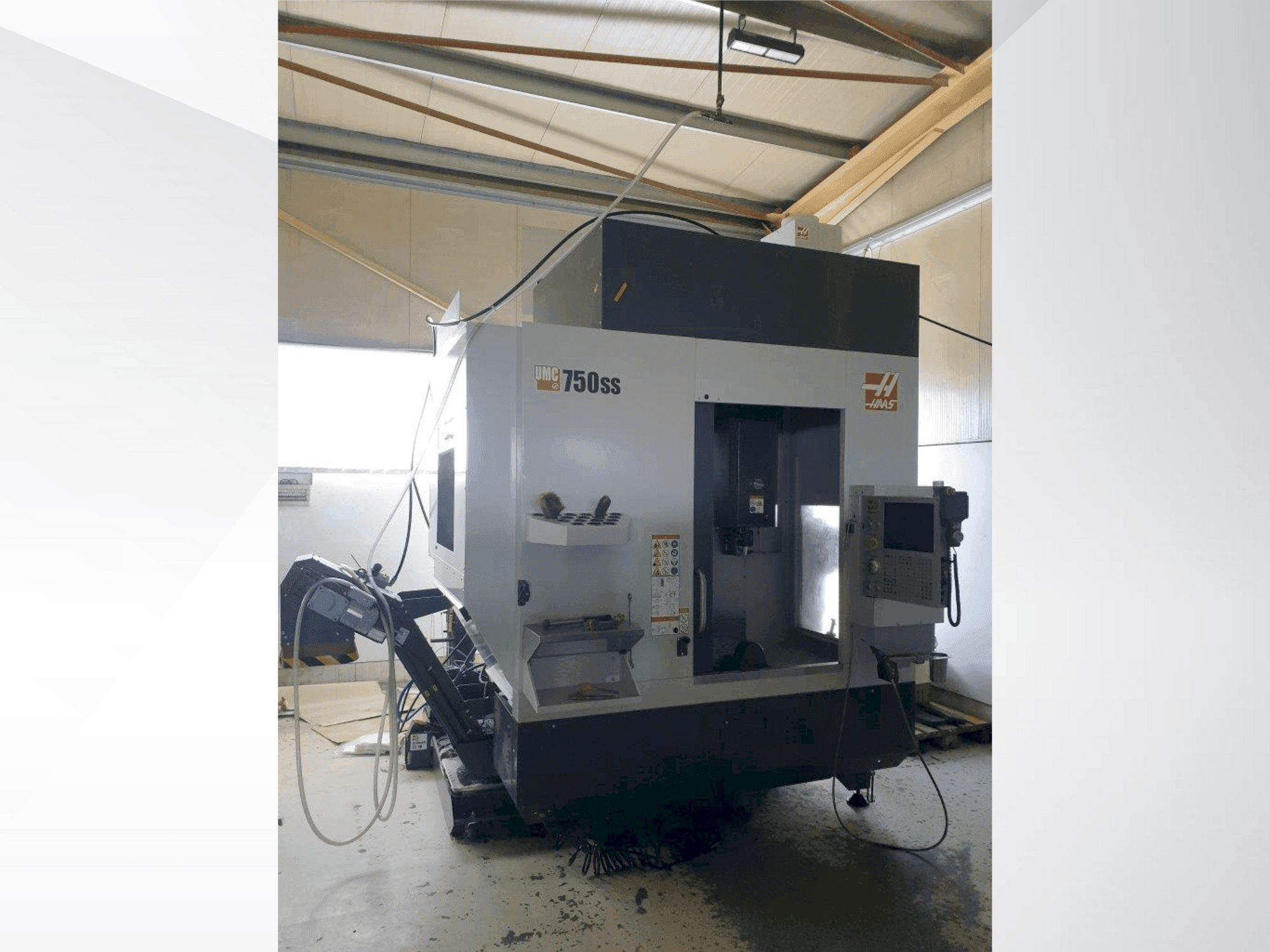 Вид станка HAAS UMC-750SS  спереди