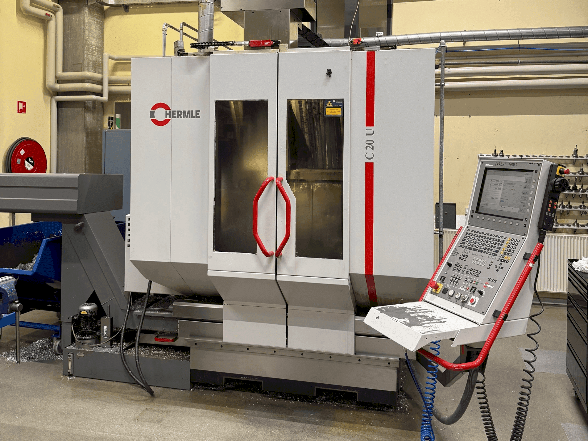 Вид станка HERMLE C 20 U  спереди