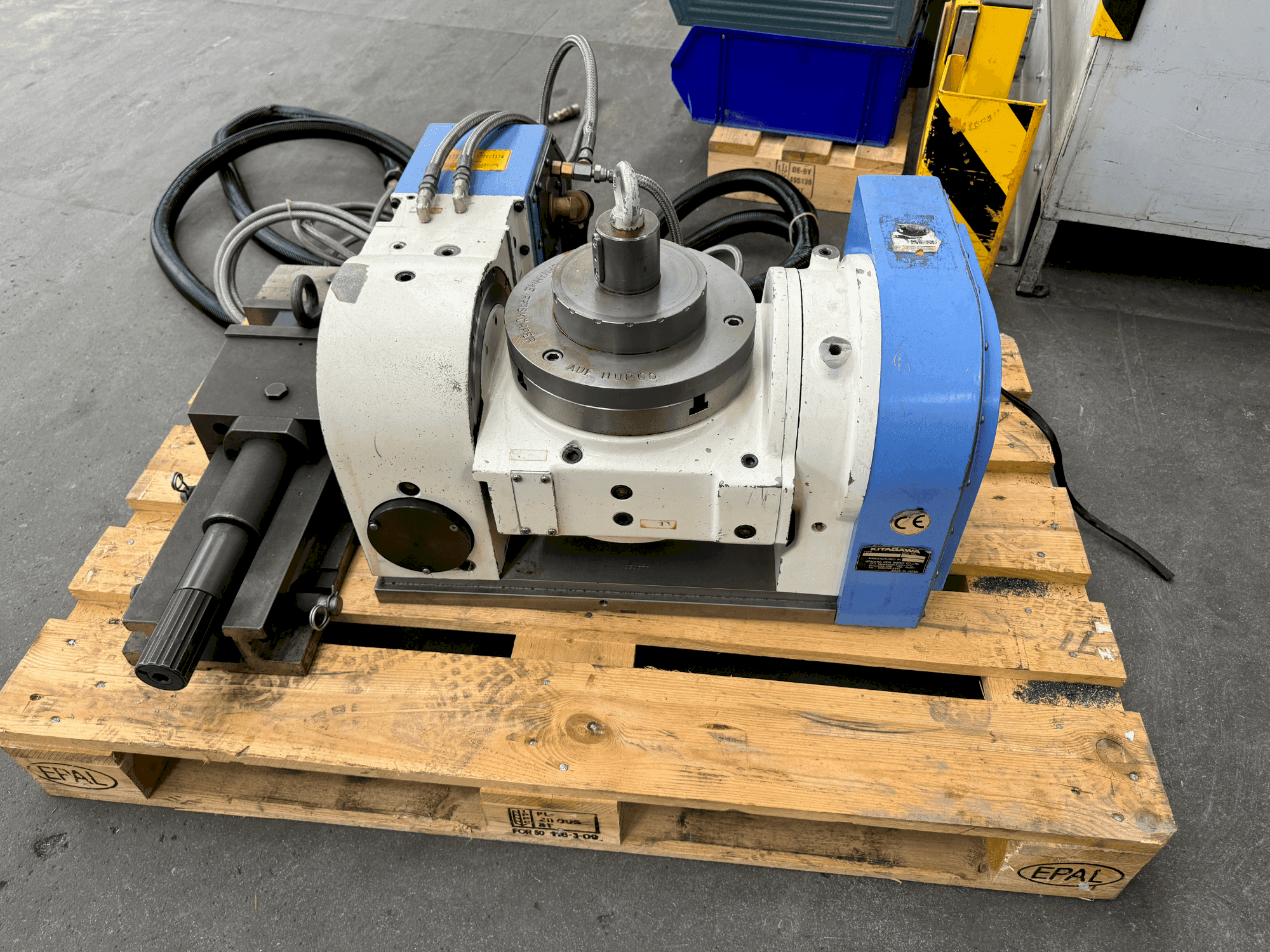 Вид станка KITAGAWA TT251 HYY01 - NC ROTARY TABLE (2005)  спереди