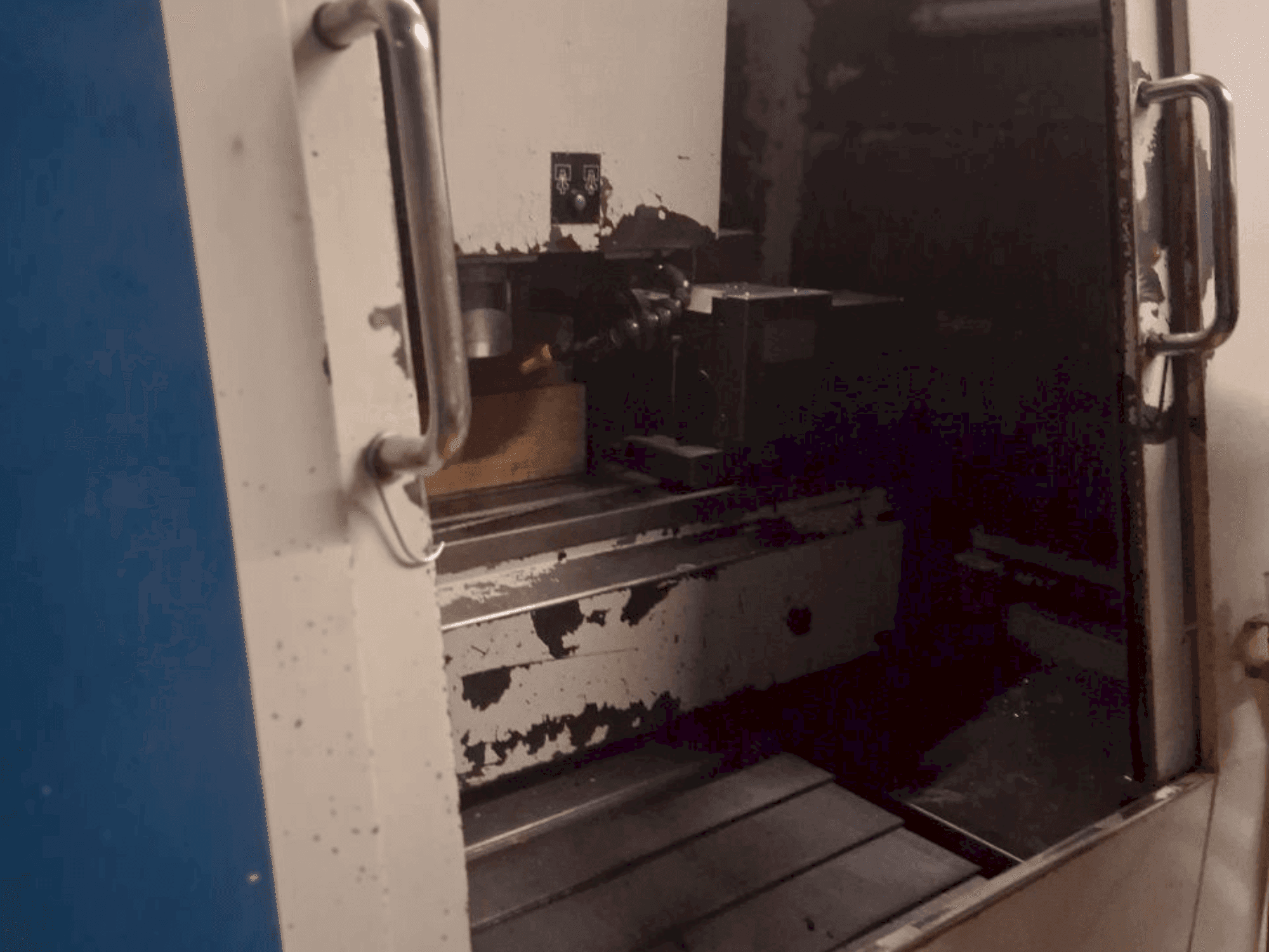 Вид станка Hurco BMC 30HT/M  спереди