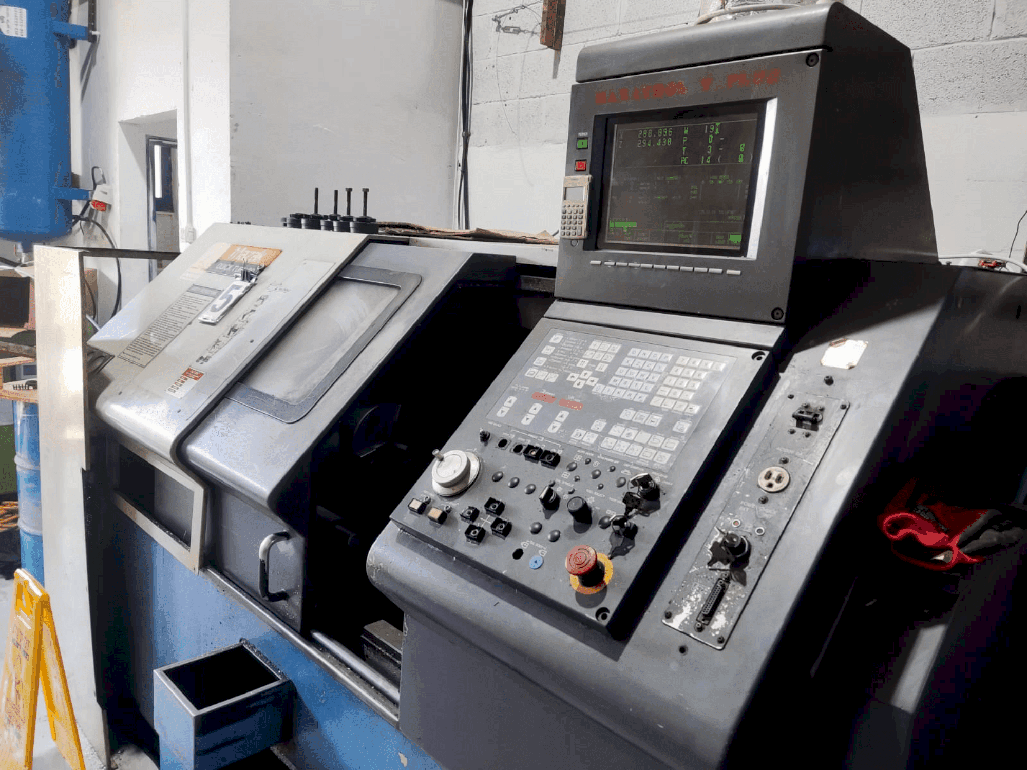 Вид станка Mazak Quick Turn 20 (1996)  спереди