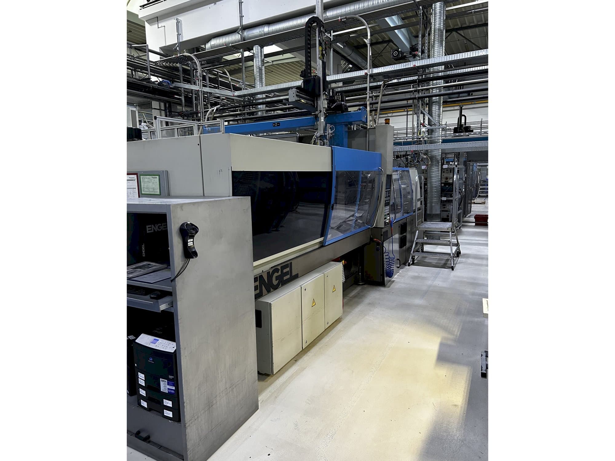 Вид  станка с Engel VICTORY 1050/220  правой стороны