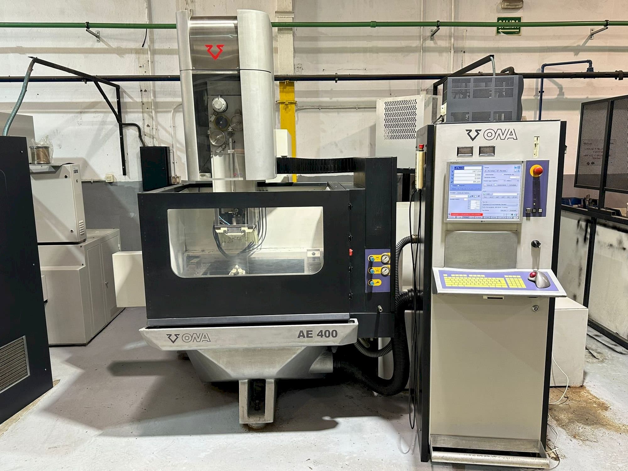 Вид станка ONA AE400  спереди