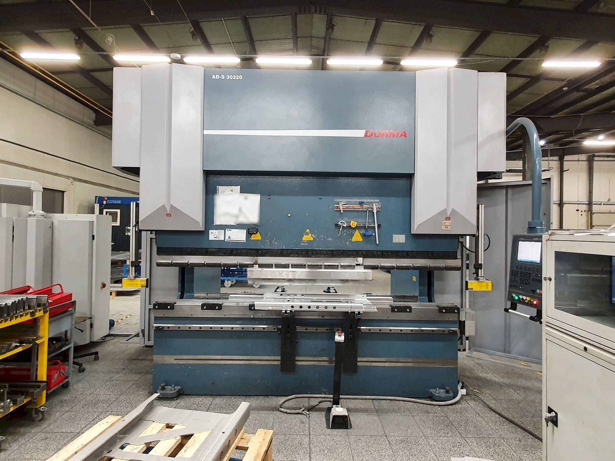 Вид станка Durma AD-S 30320  спереди