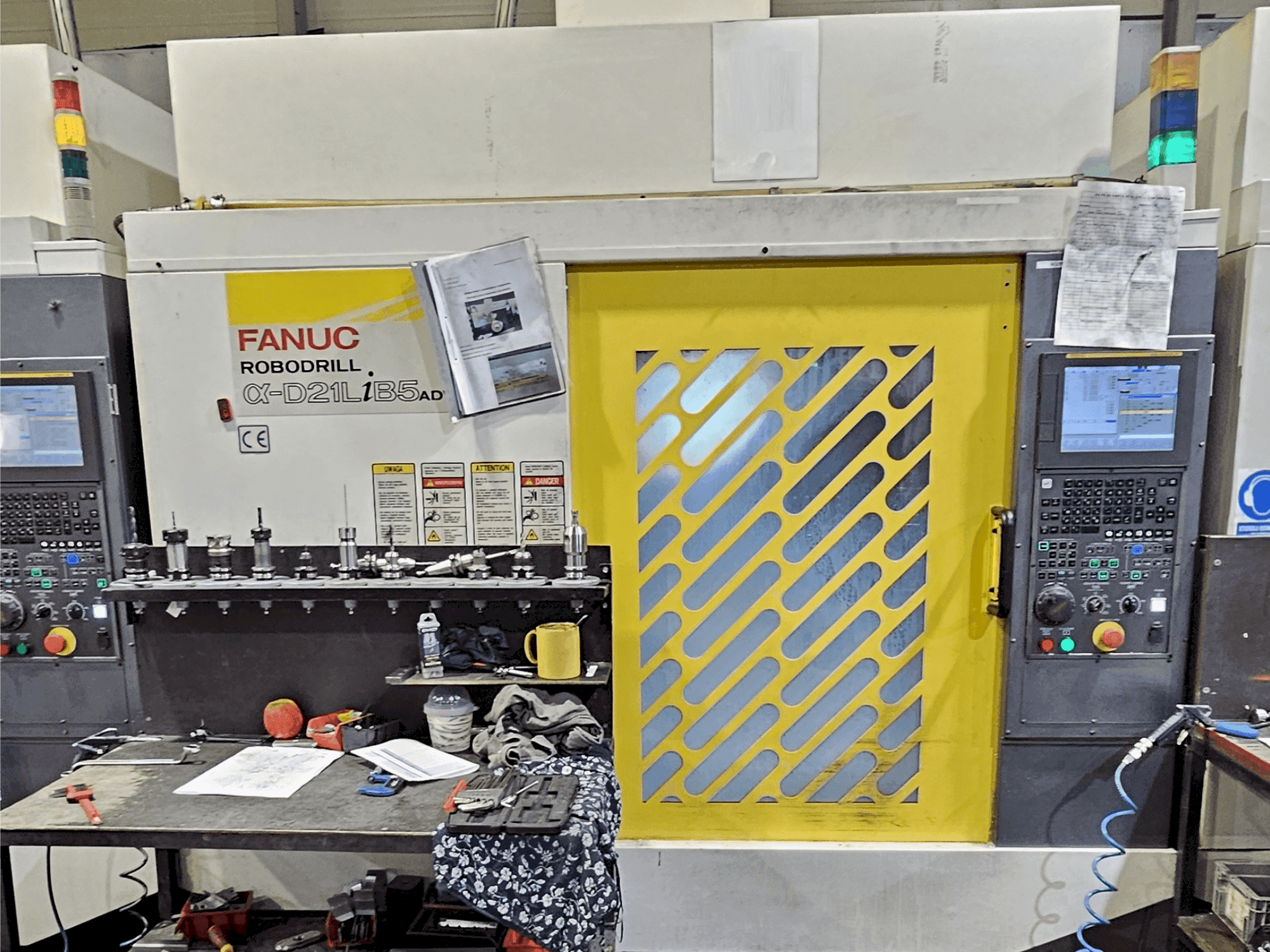 Вид станка FANUC Robodrill α-D21L iB 5 ADV  спереди